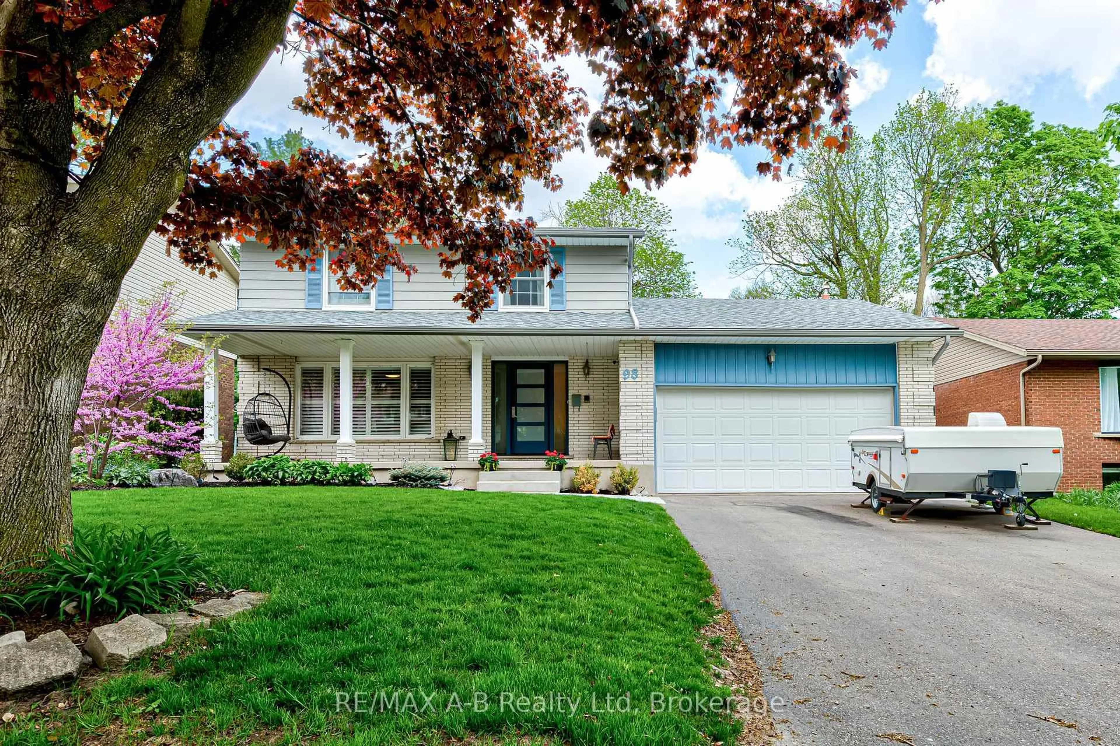 Home with vinyl exterior material, street for 98 Mccarron Cres, Waterloo Ontario N2L 5N2