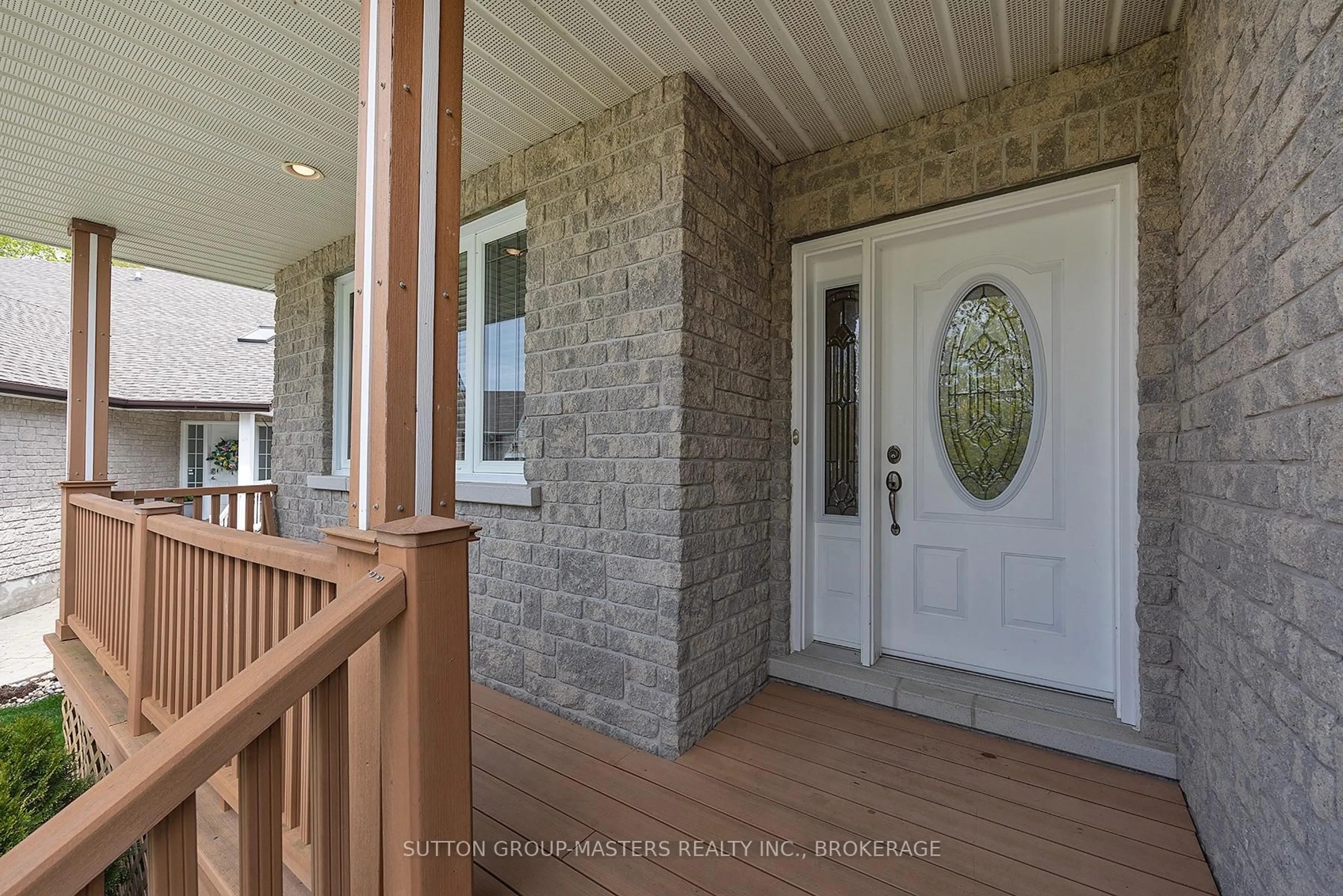 Indoor entryway for 221 Amy Lynn Dr, Loyalist Ontario K7K 2A3