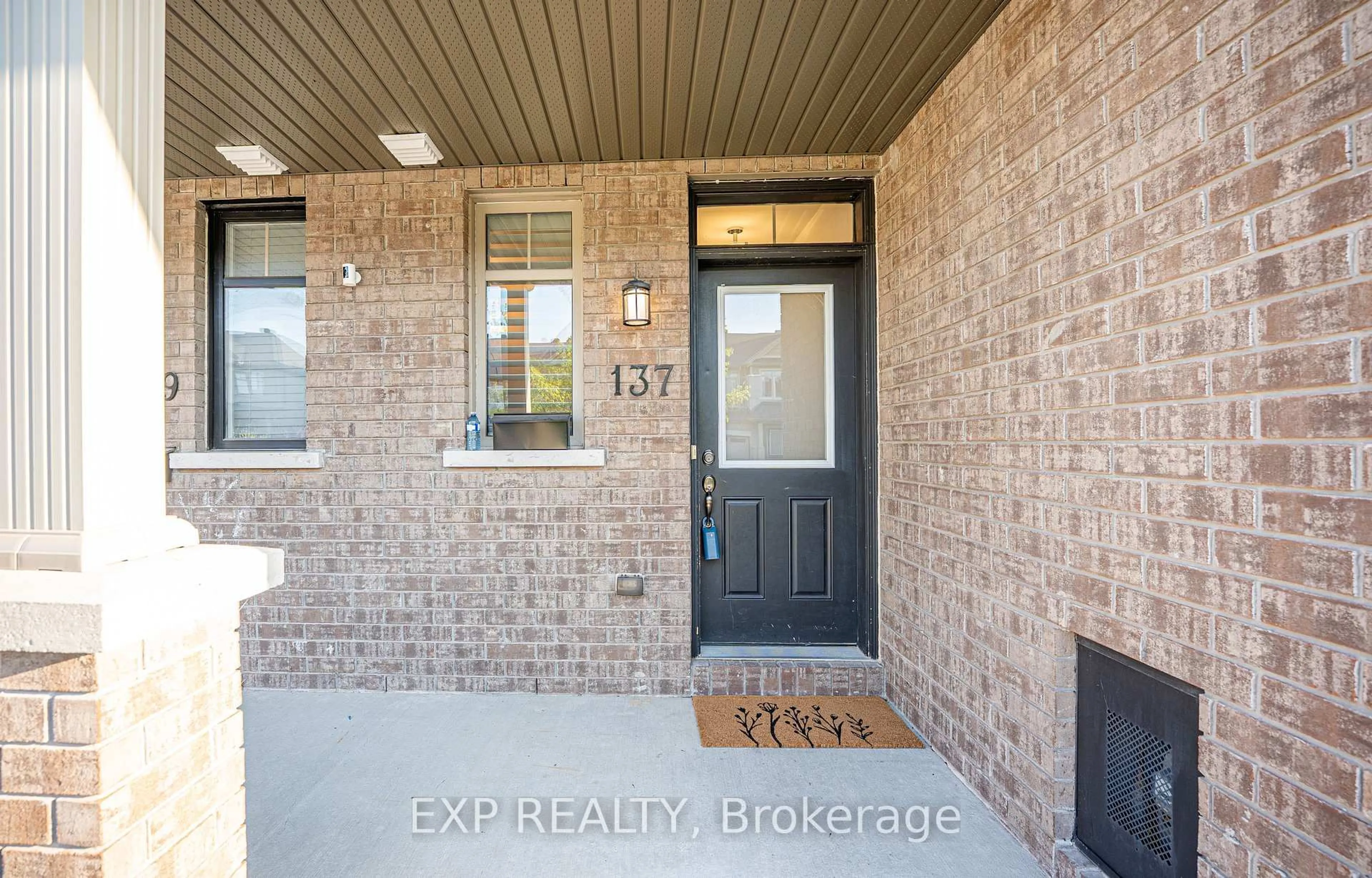 Indoor entryway for 137 Hawkeswood Dr, Ottawa Ontario K4M 0E6