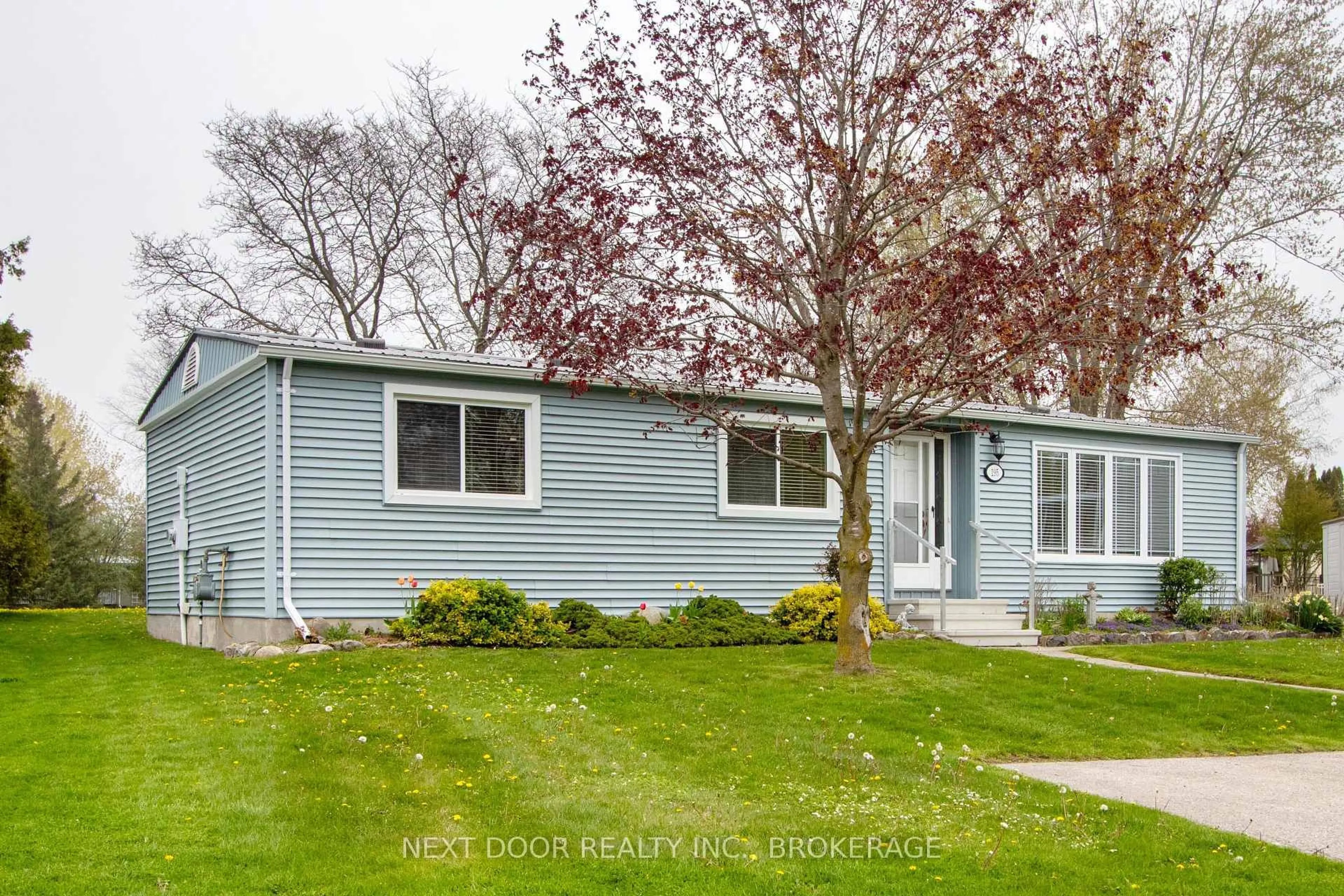 Home with vinyl exterior material, street for 195 Pebble Beach Pkwy, South Huron Ontario N0M 1T0