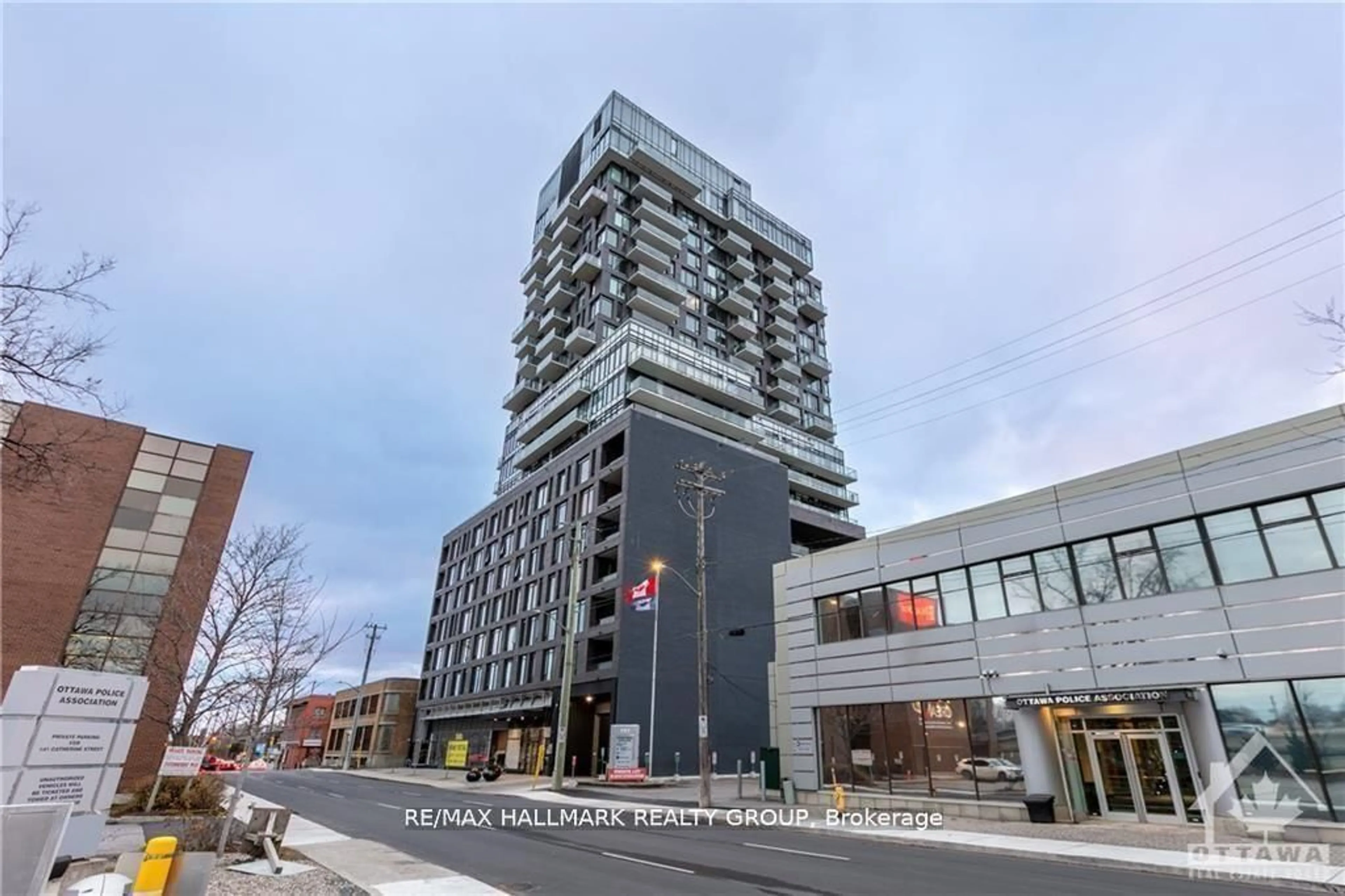 Indoor foyer for 203 CATHERINE St #707, Ottawa Ontario K2P 1C3