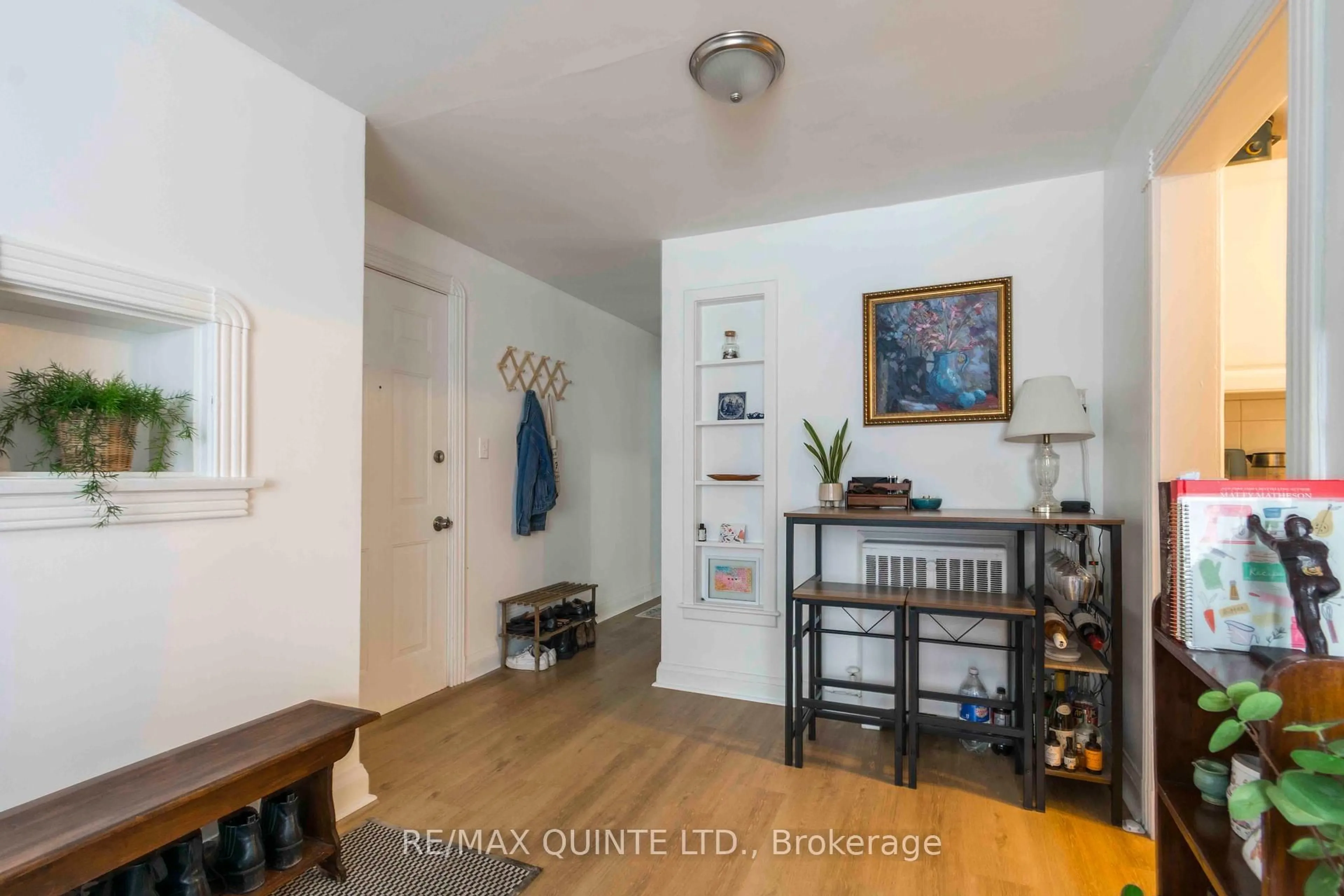 Indoor entryway for 201 Victoria Ave, Belleville Ontario K8N 2B9