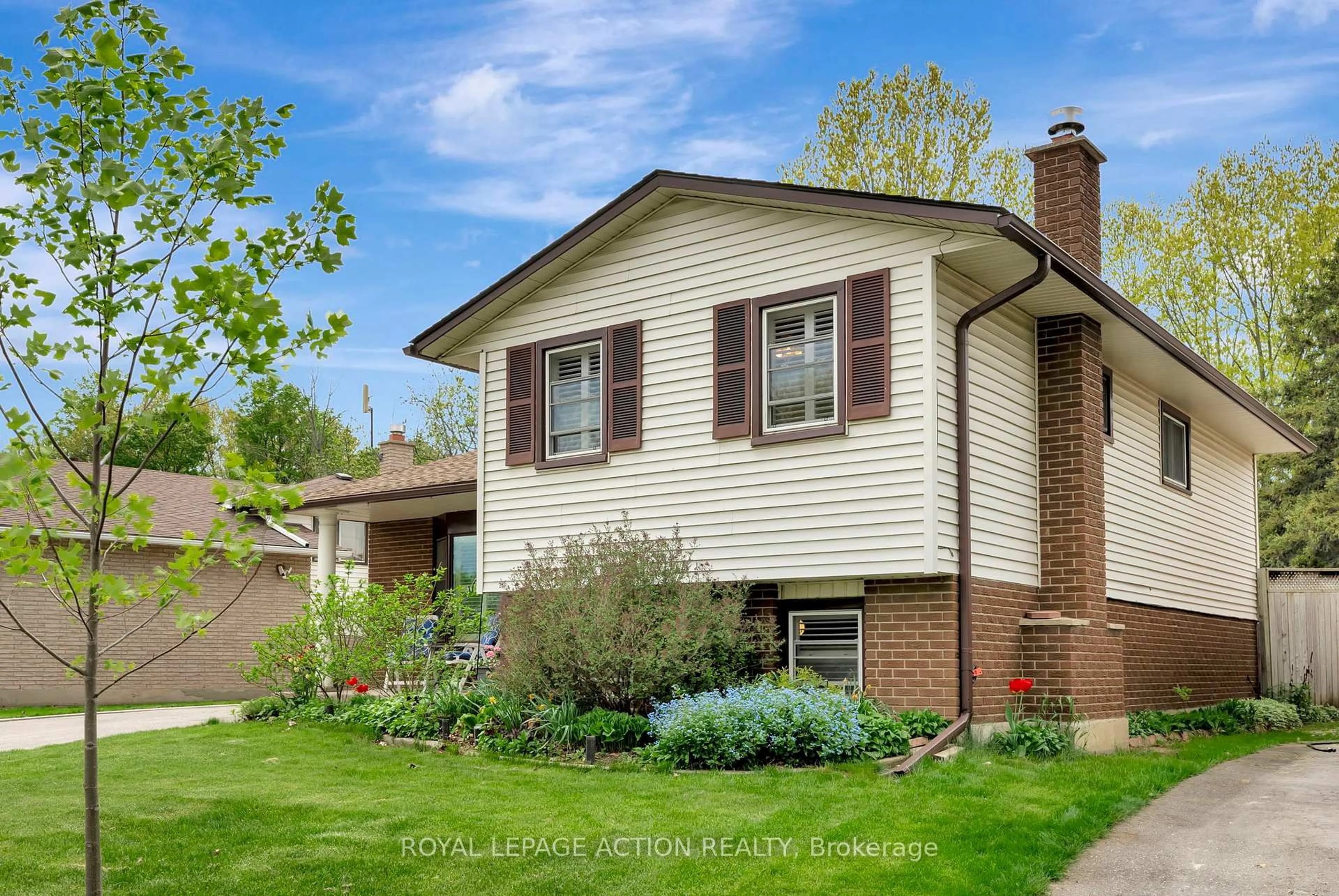 Home with brick exterior material, street for 136 Brantwood Park Rd, Brantford Ontario N3P 1G3