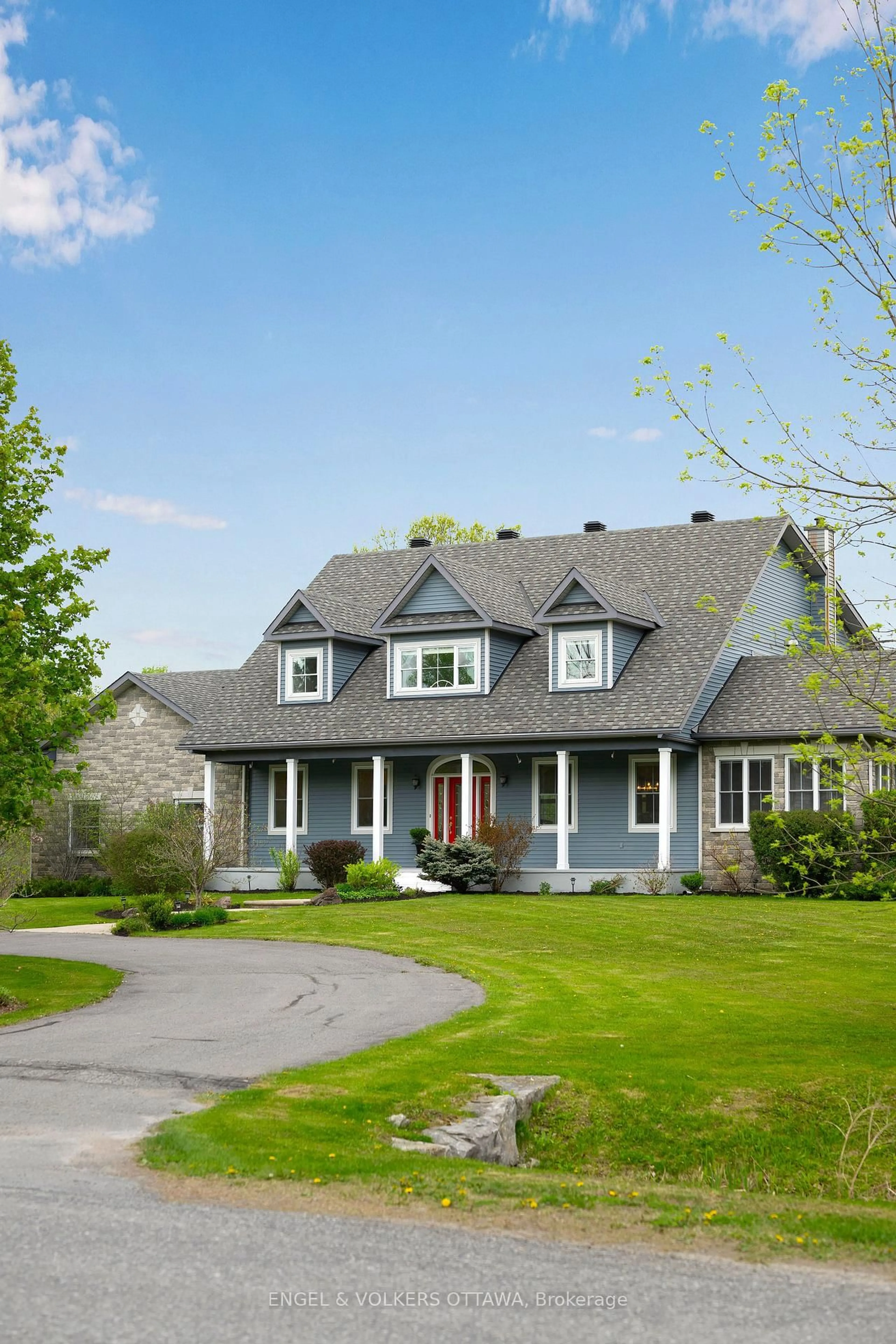 Home with vinyl exterior material, street for 1422 Houston Cres, Ottawa Ontario K2W 1B6