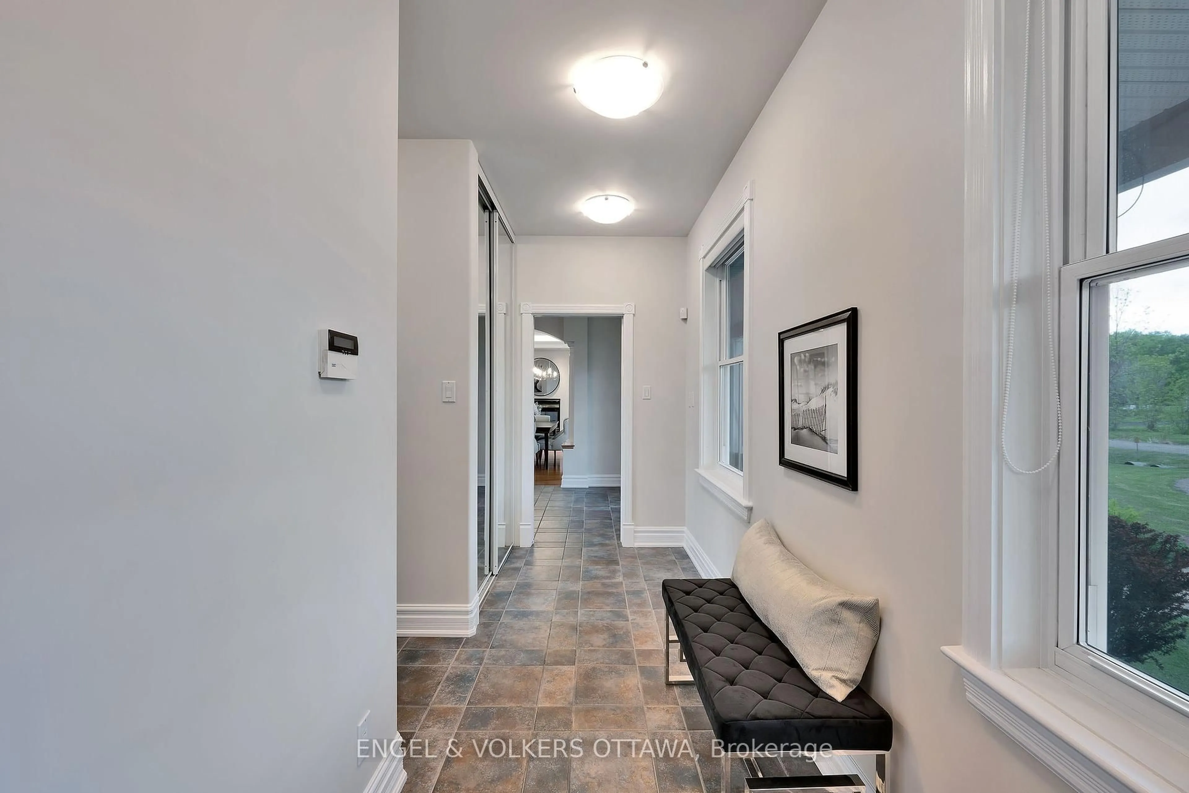 Indoor entryway for 1422 Houston Cres, Ottawa Ontario K2W 1B6