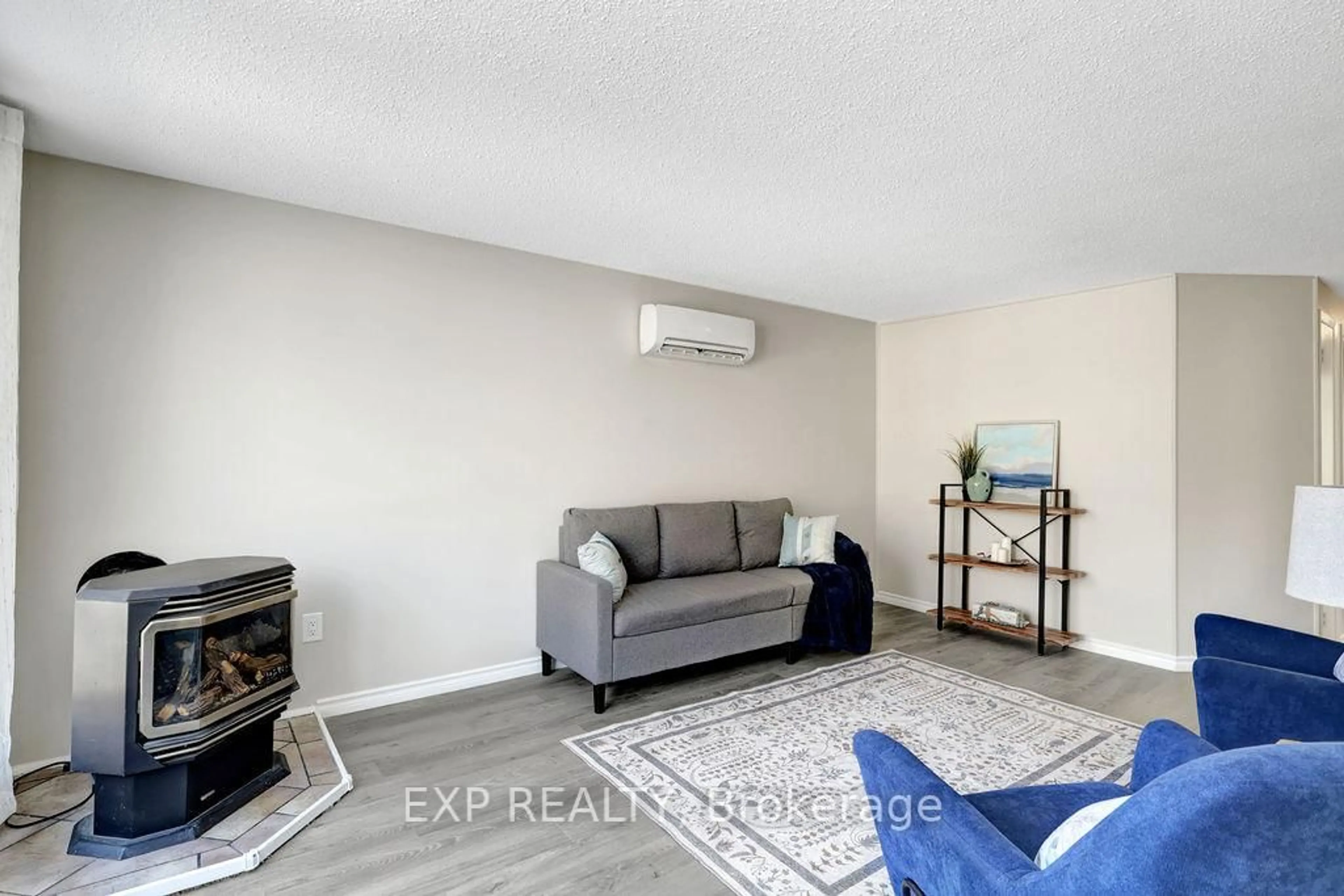 Living room with furniture, unknown for 6588 Vista John N/A, Greely Ontario K4P 1C8