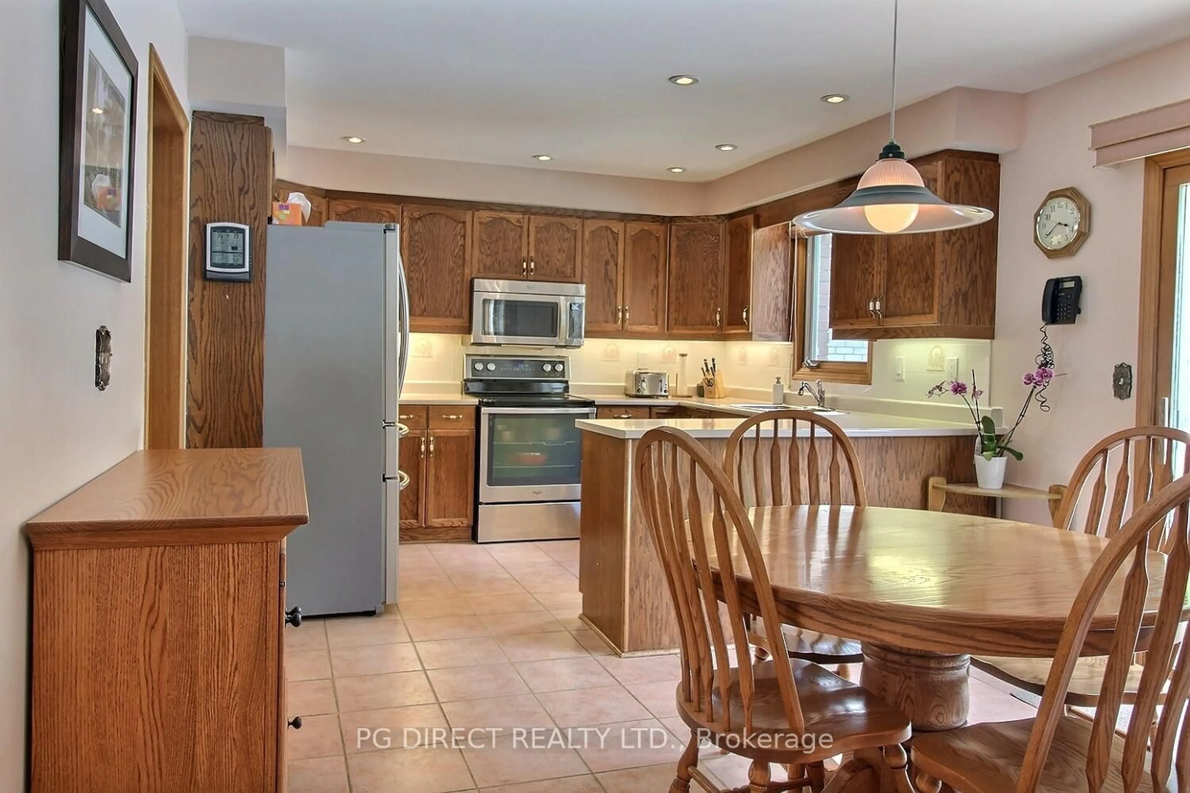 Open concept kitchen, ceramic/tile floor for 25 Dungannon Dr, Belleville Ontario K8P 5E7