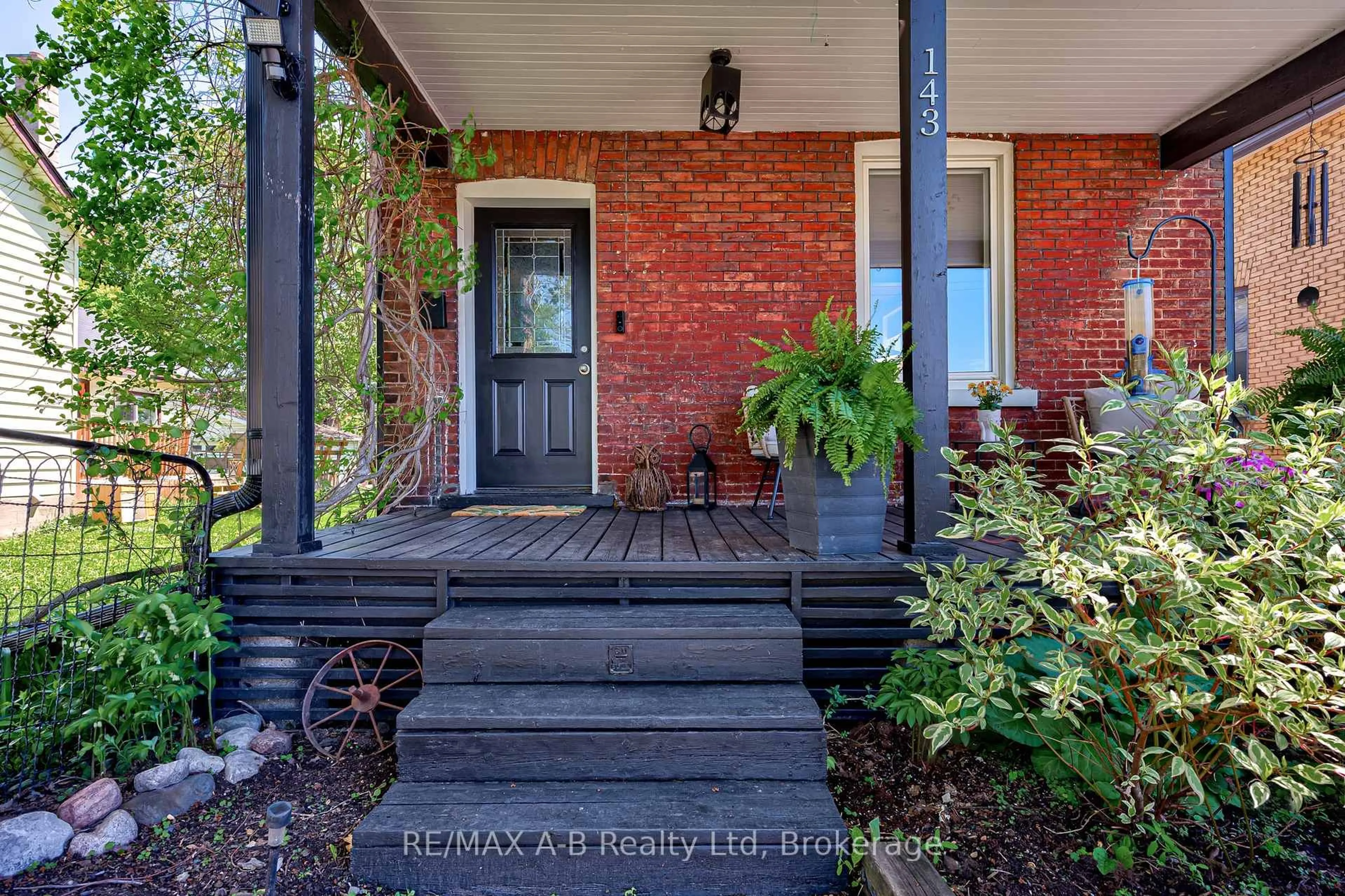 Unknown for 143 Bay St, Stratford Ontario N5A 4K8