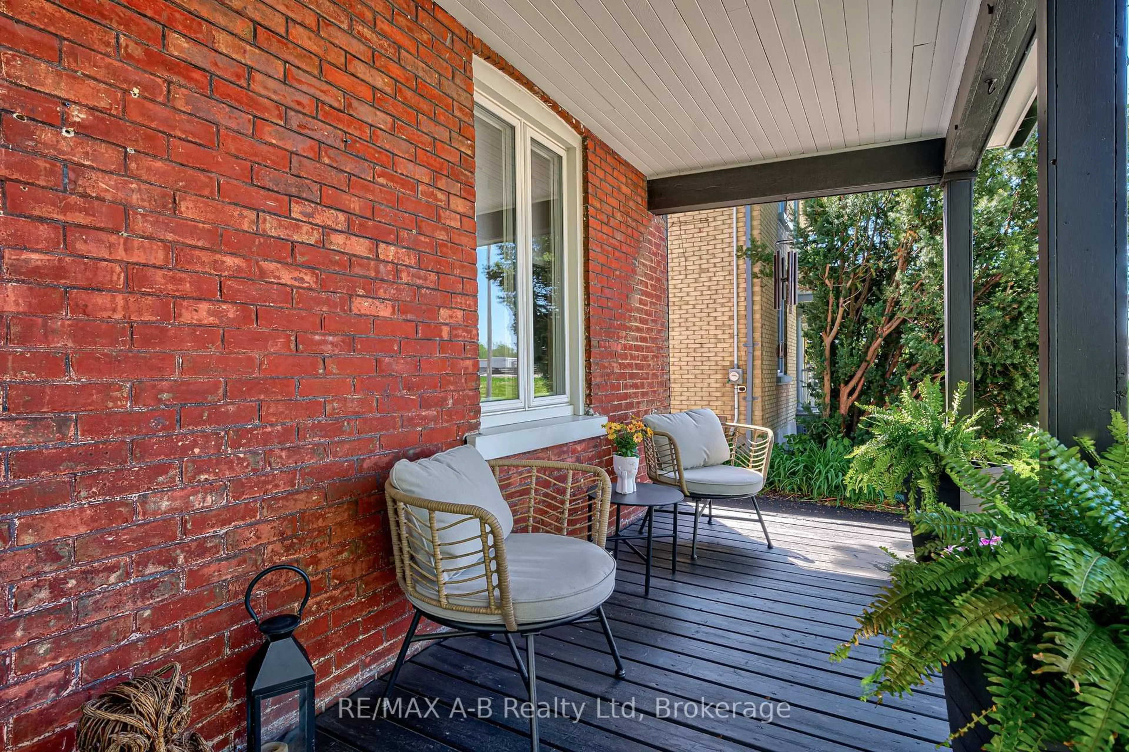 Patio, street for 143 Bay St, Stratford Ontario N5A 4K8