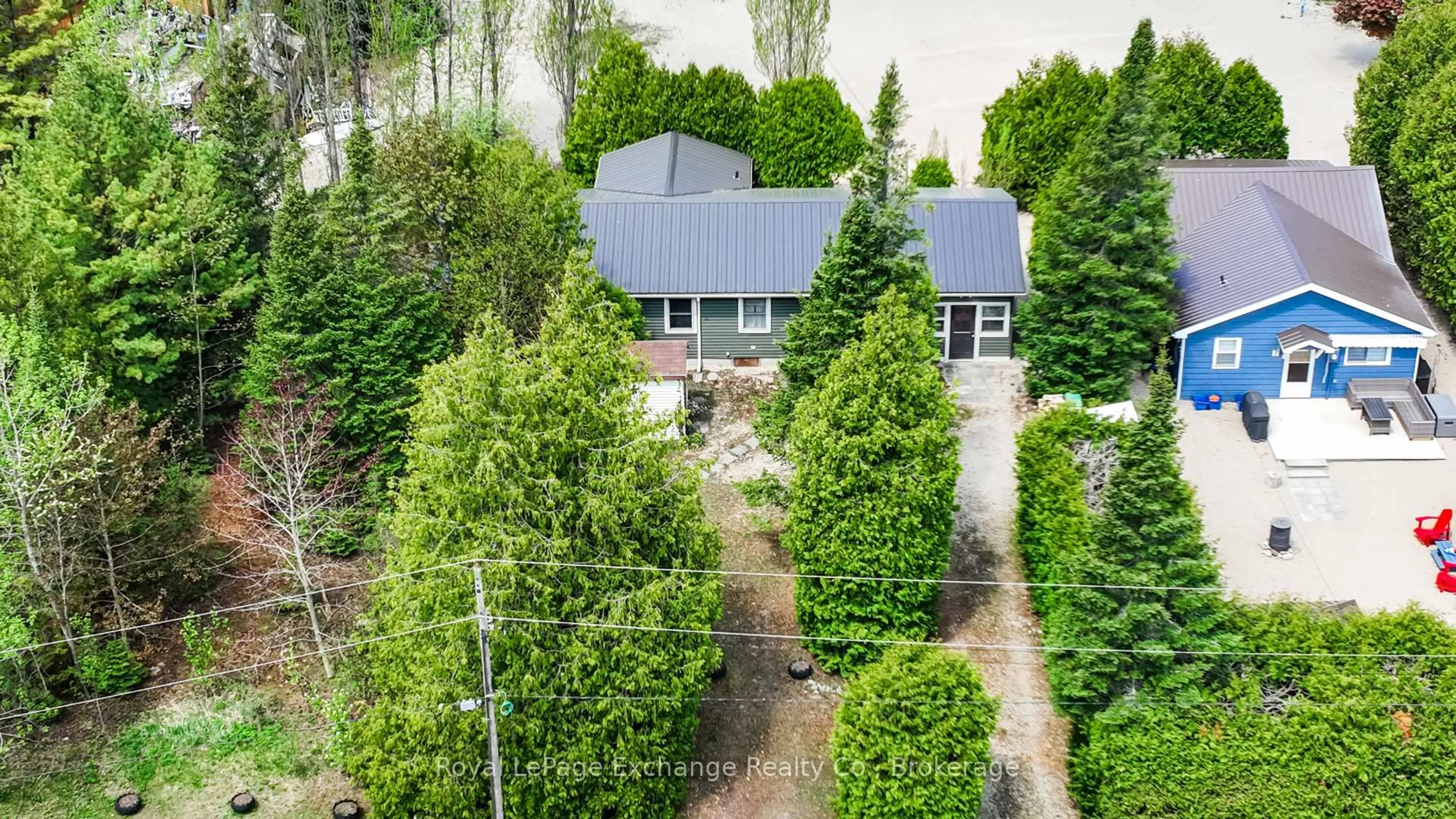 A pic from outside/outdoor area/front of a property/back of a property/a pic from drone, forest/trees view for 9 Wood St, Kincardine Ontario N0G 2T0