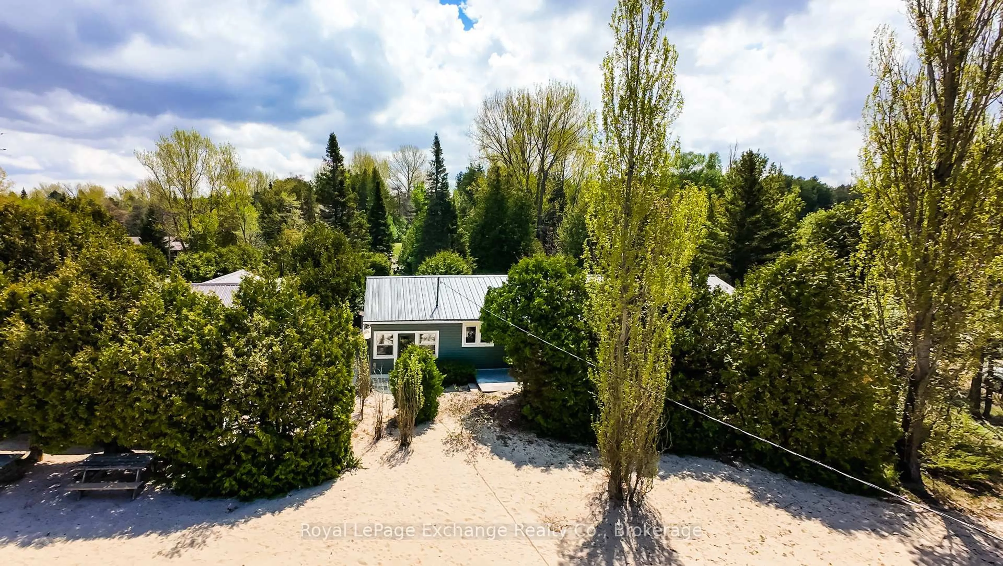 A pic from outside/outdoor area/front of a property/back of a property/a pic from drone, unknown for 9 Wood St, Kincardine Ontario N0G 2T0