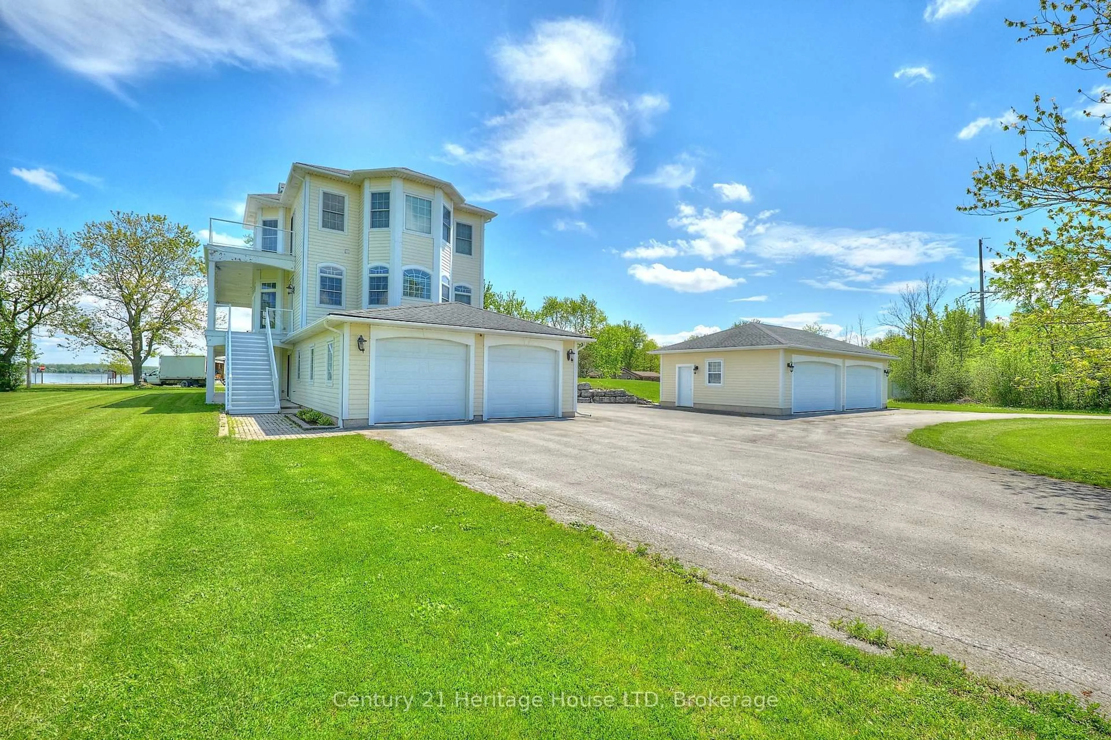 A pic from outside/outdoor area/front of a property/back of a property/a pic from drone, water/lake/river/ocean view for 4069 Niagara River Parkway Pkwy, Fort Erie Ontario L0S 1S0