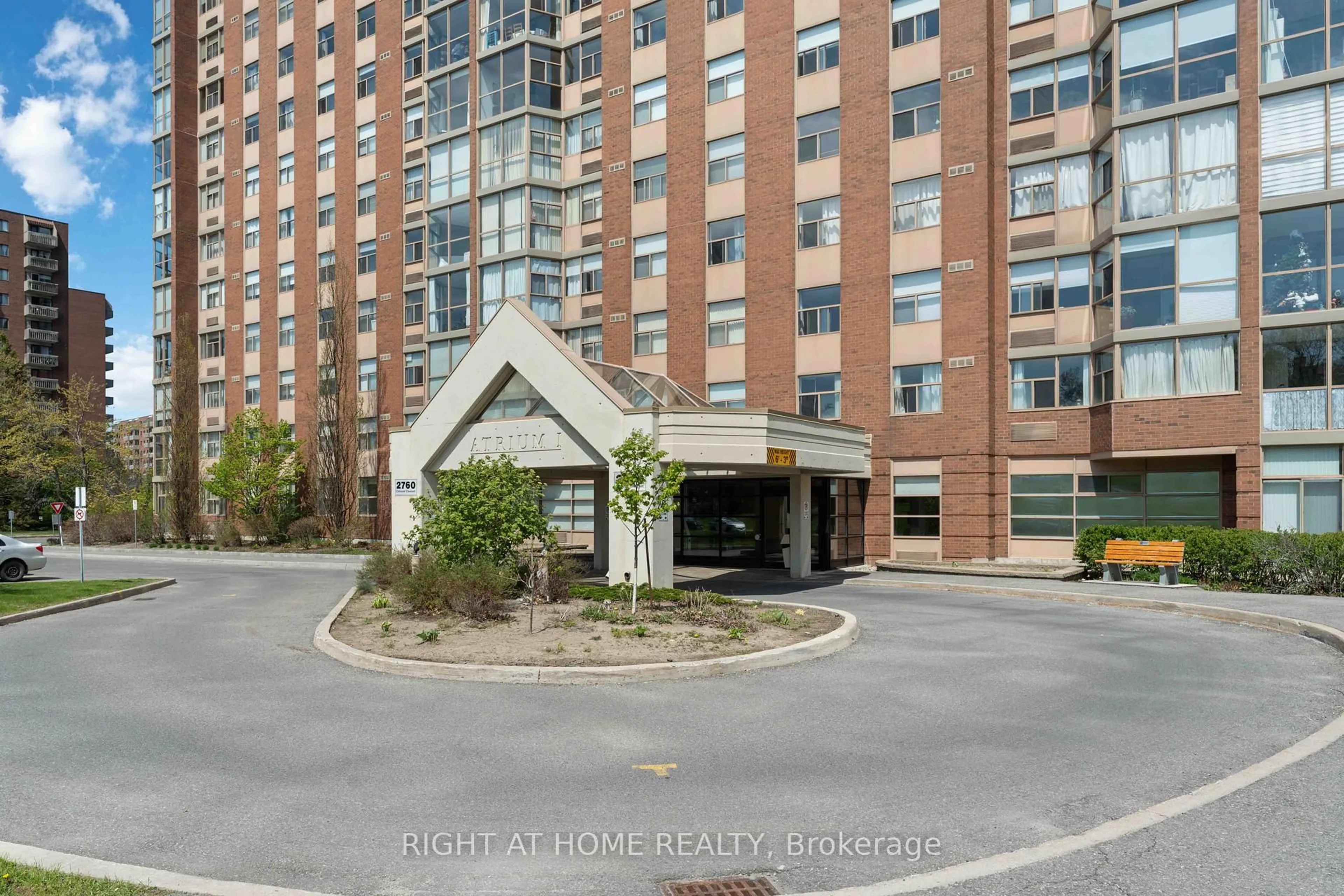 Indoor foyer for 2760 CAROUSEL Cres #502, Ottawa Ontario K1T 2N4