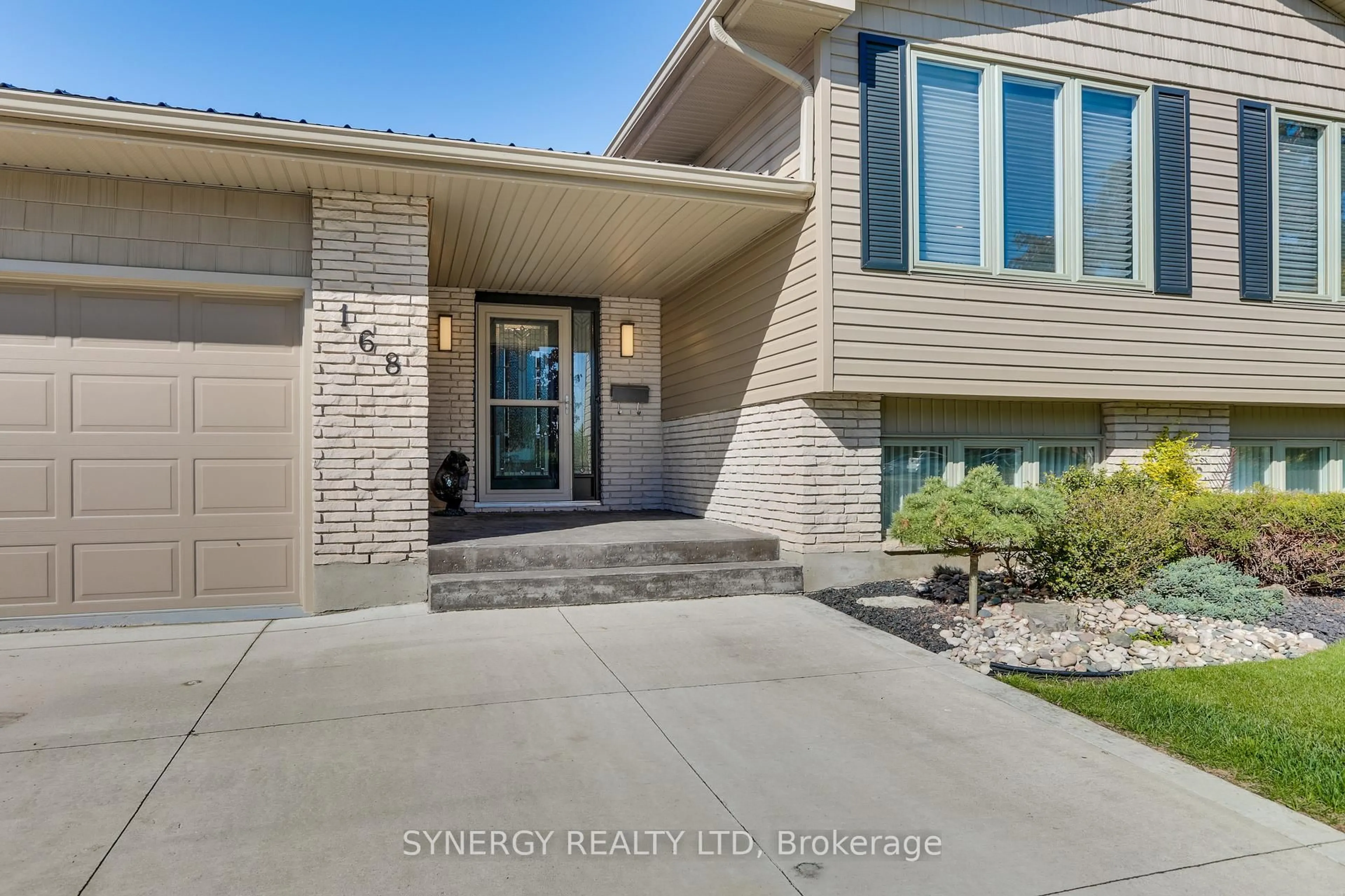 Indoor entryway for 168 Southfield Dr, Strathroy Caradoc Ontario N7G 3V4