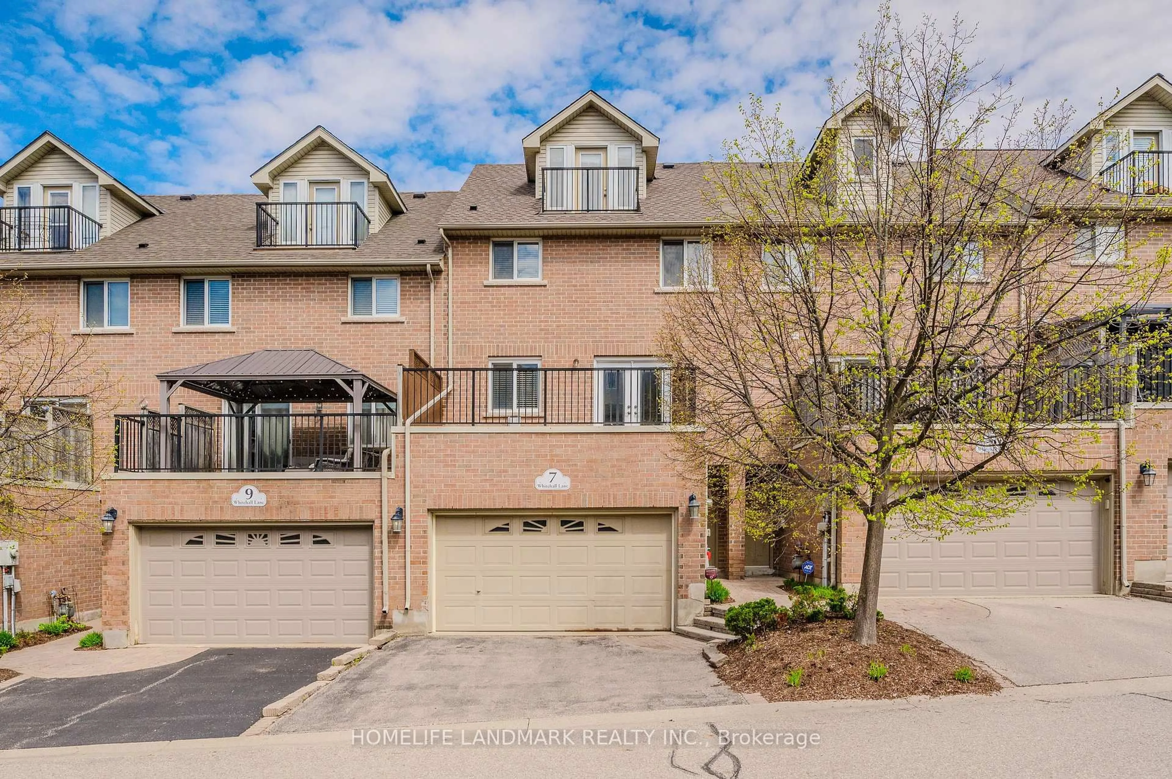A pic from outside/outdoor area/front of a property/back of a property/a pic from drone, street for 7 Whitehall Lane, Cambridge Ontario N1R 8N3