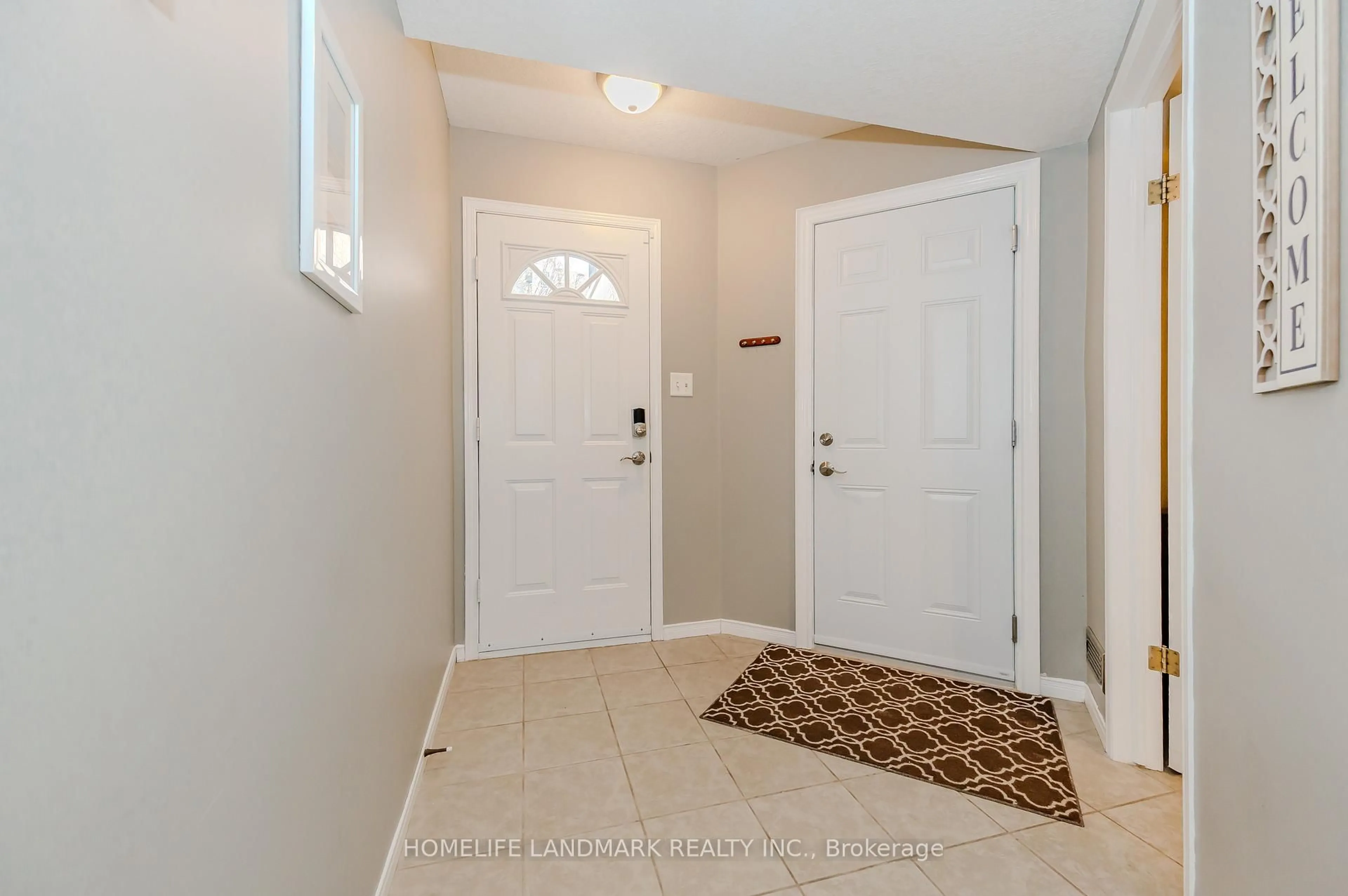Indoor entryway for 7 Whitehall Lane, Cambridge Ontario N1R 8N3