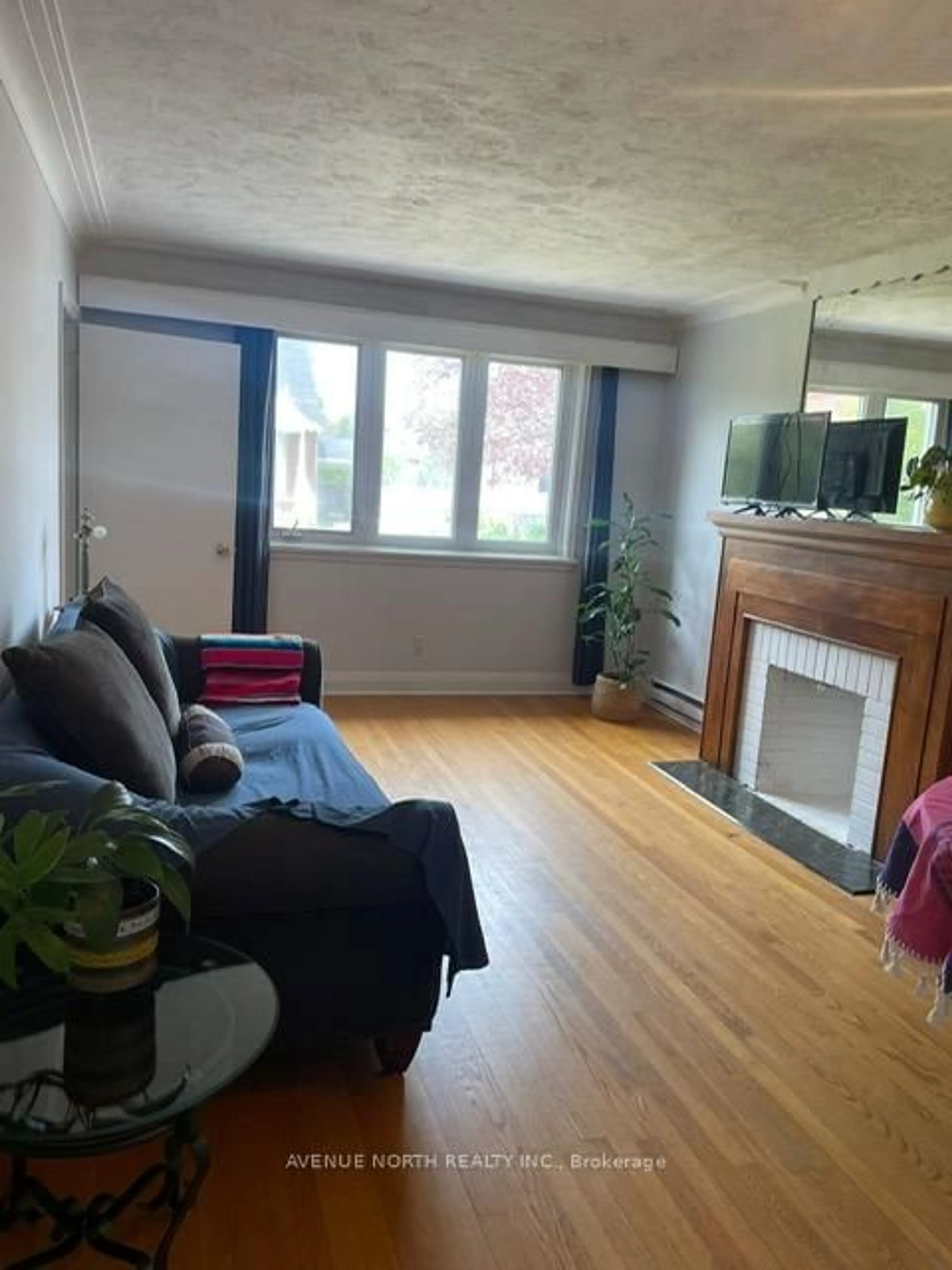 A pic of a room for 1210 Erie Ave, Ottawa Ontario K1V 6G6