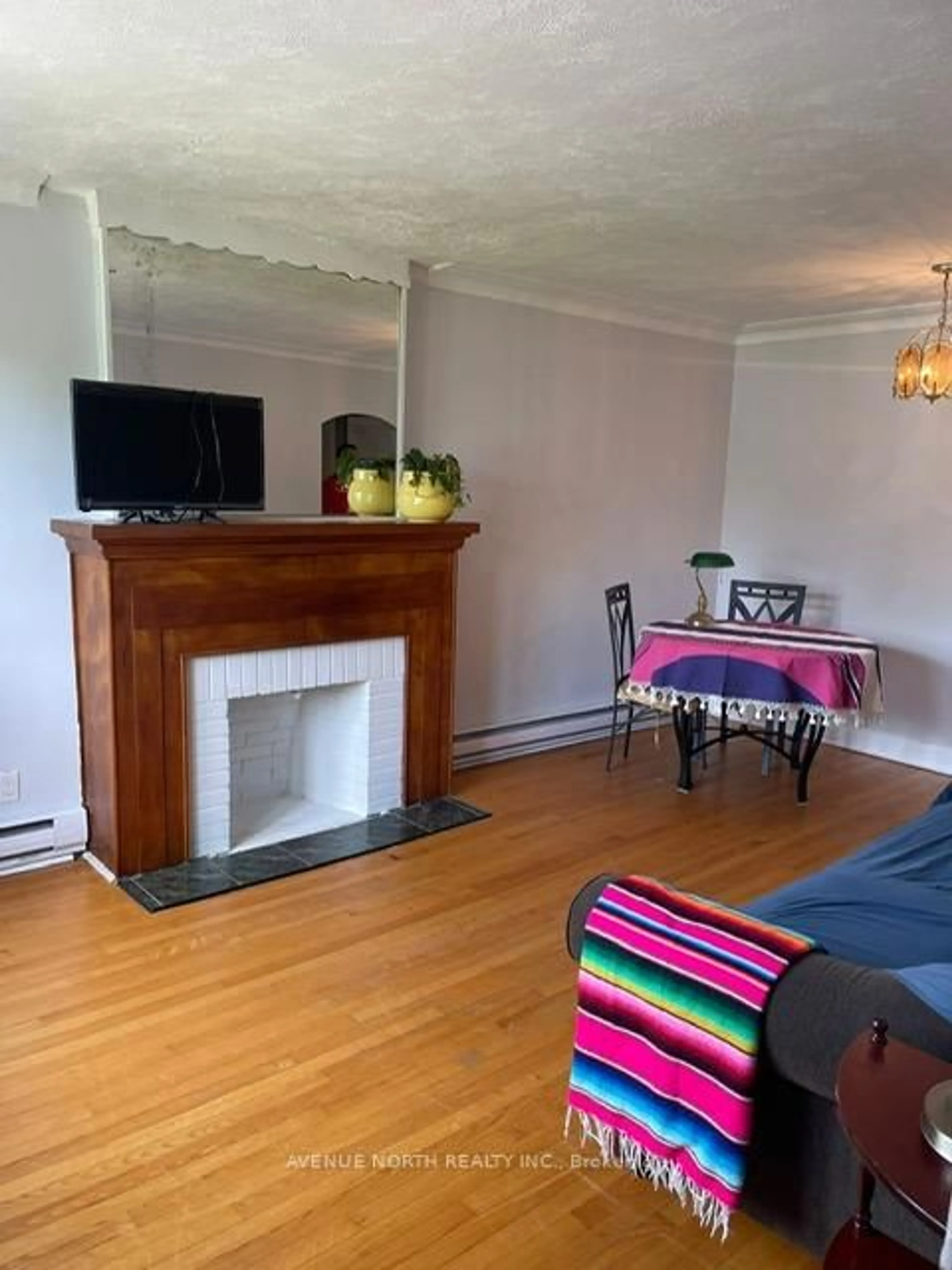 Living room with furniture, wood/laminate floor for 1210 Erie Ave, Ottawa Ontario K1V 6G6