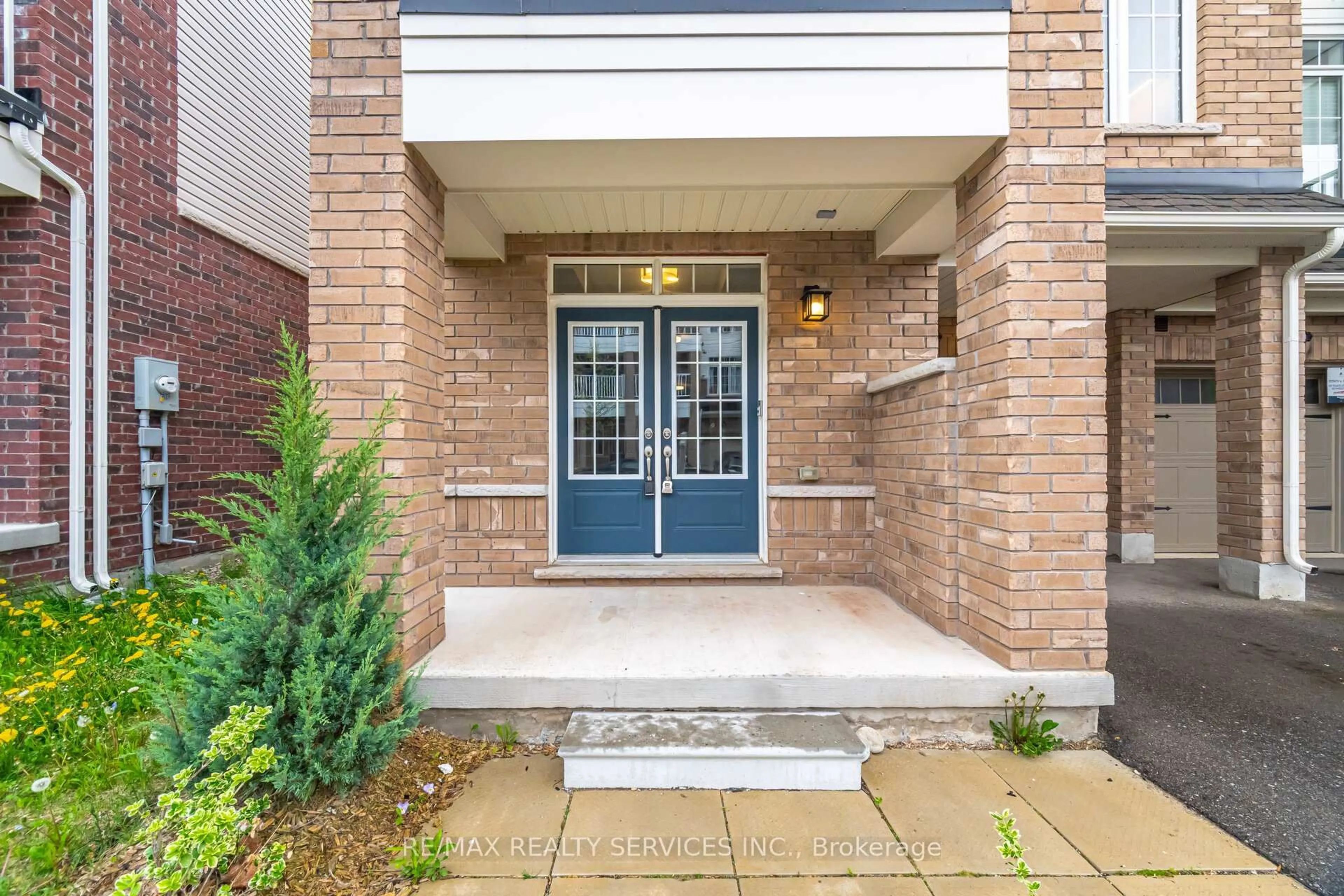 Indoor entryway for 113 Hartley Ave #56, Brant Ontario N3L 0K8