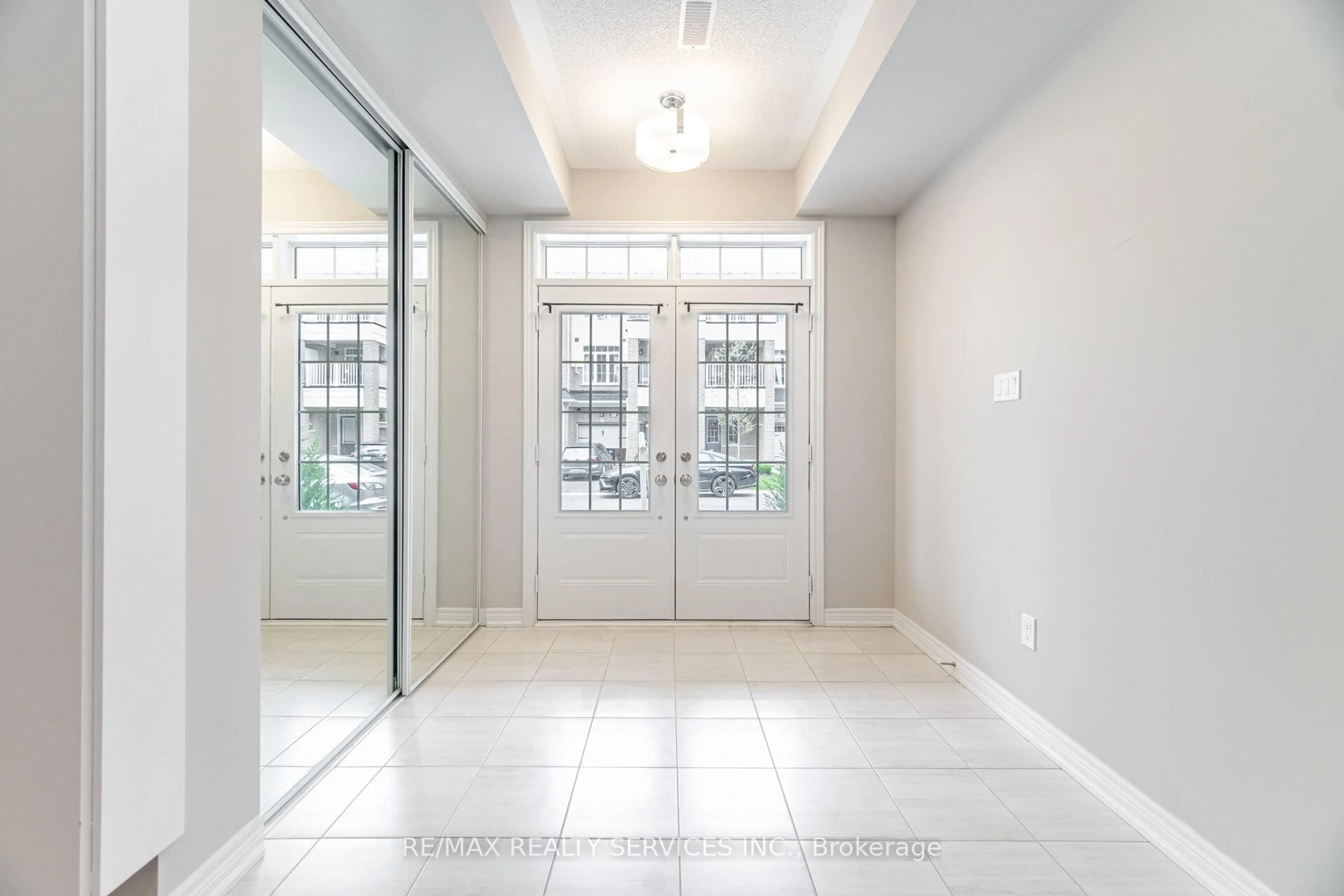 Indoor entryway for 113 Hartley Ave #56, Brant Ontario N3L 0K8