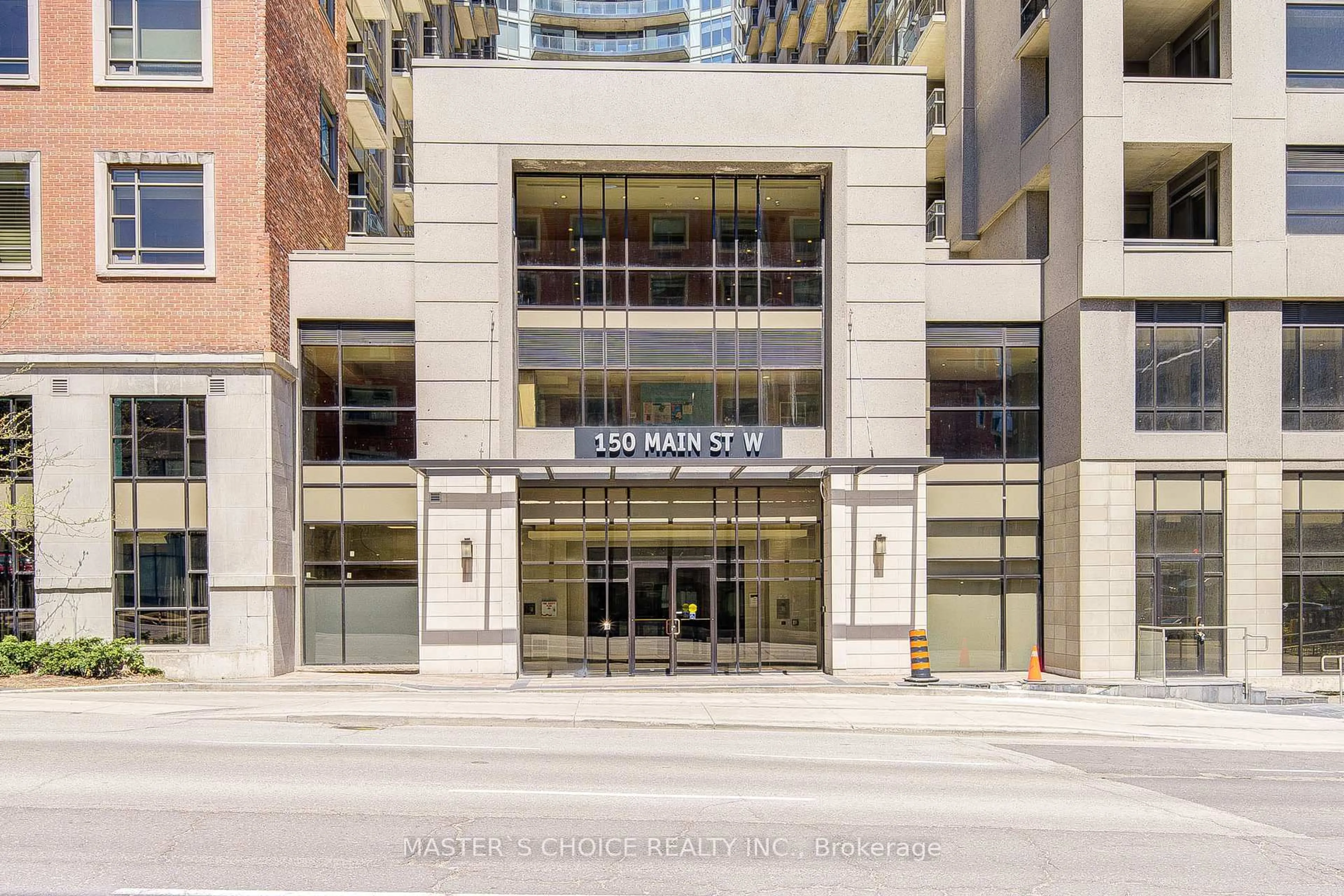 Indoor foyer for 150 Main St #906, Hamilton Ontario L8P 1H8