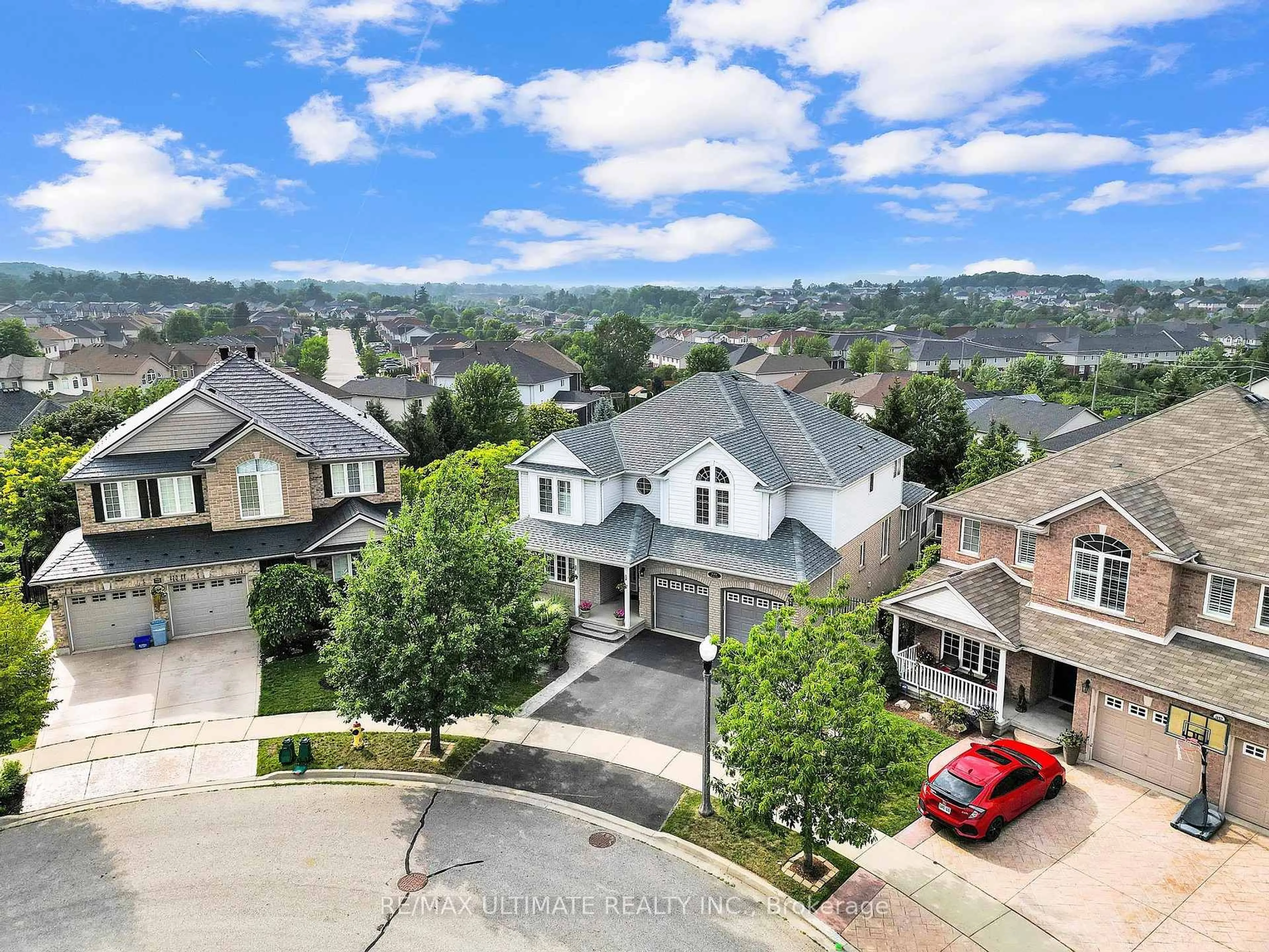 A pic from outside/outdoor area/front of a property/back of a property/a pic from drone, unknown for 936 Manorbrook Crt, Kitchener Ontario N2P 2Y2