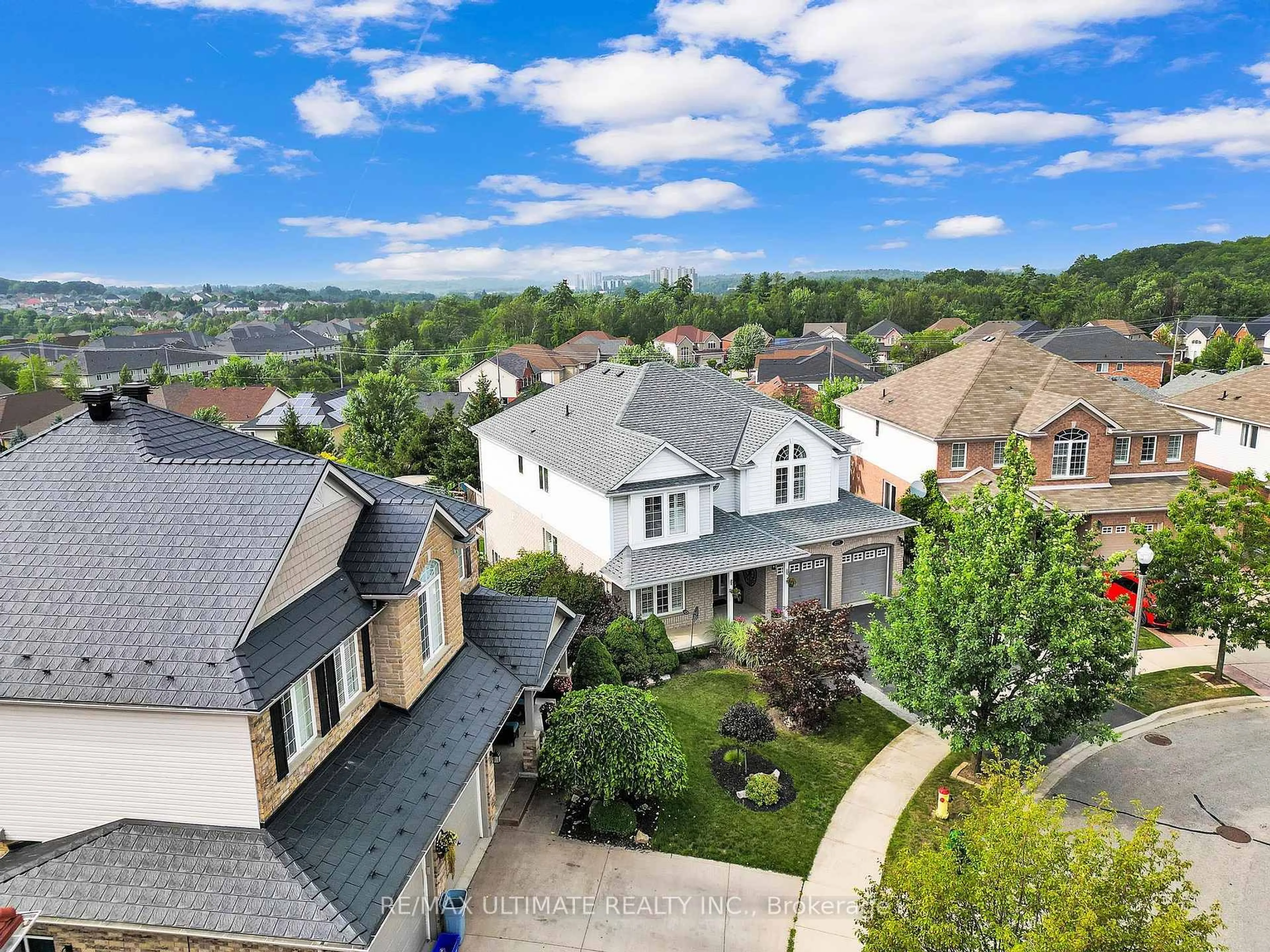 A pic from outside/outdoor area/front of a property/back of a property/a pic from drone, city buildings view from balcony for 936 Manorbrook Crt, Kitchener Ontario N2P 2Y2