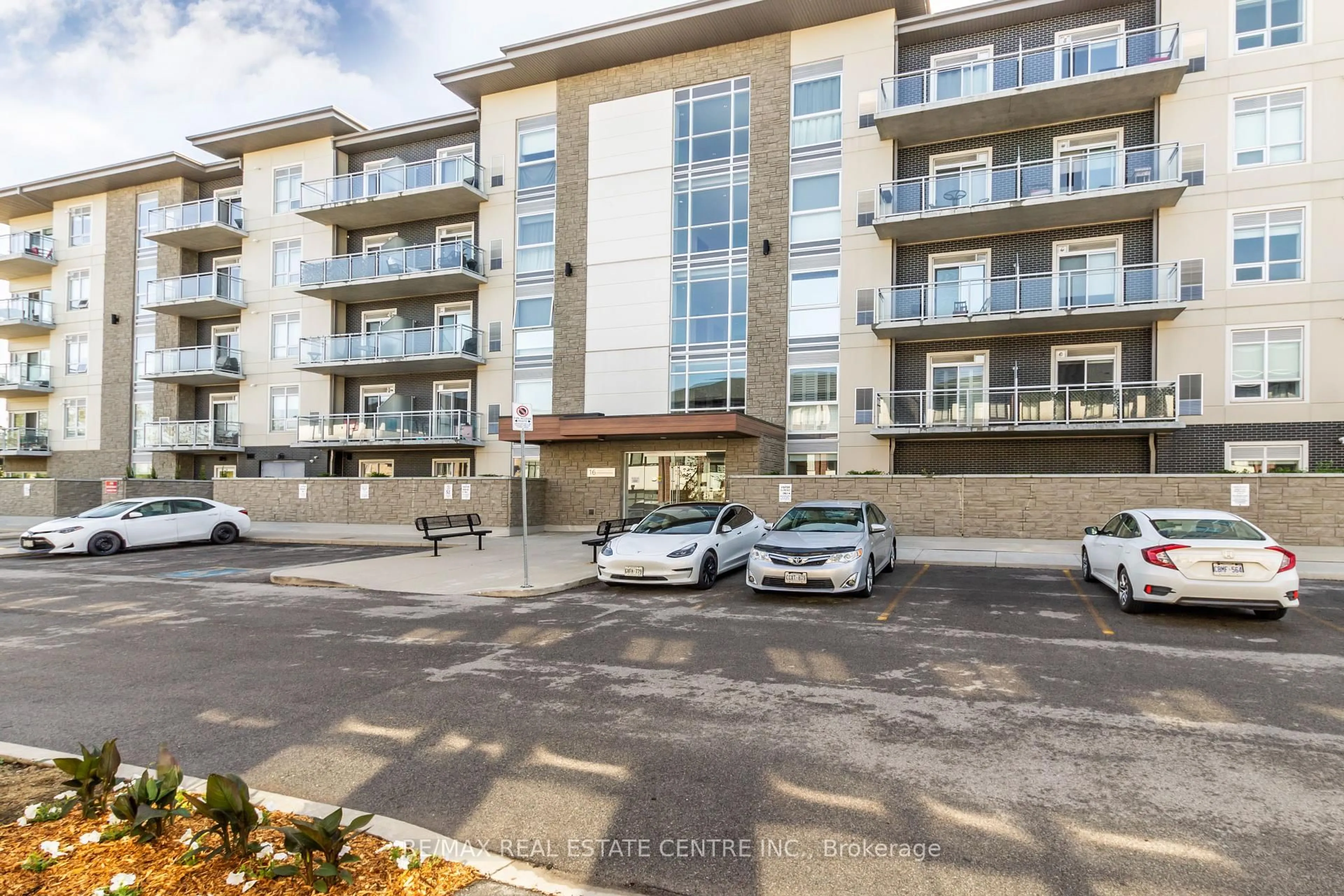 Unknown for 16 Markle Cres #213, Hamilton Ontario L9G 0H4