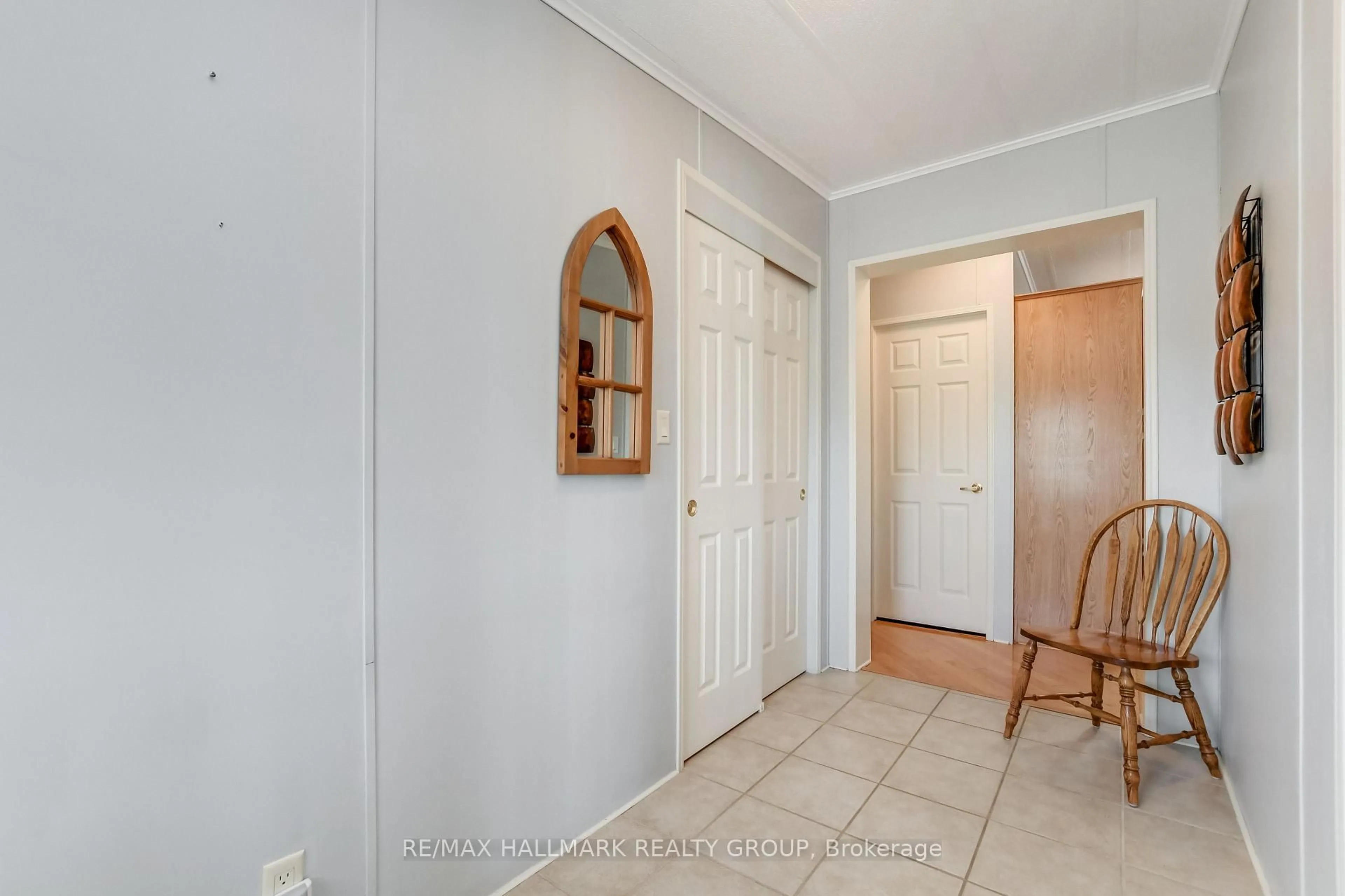 Indoor entryway for 12 Seaborne Private, Ashton Ontario K0A 1B0