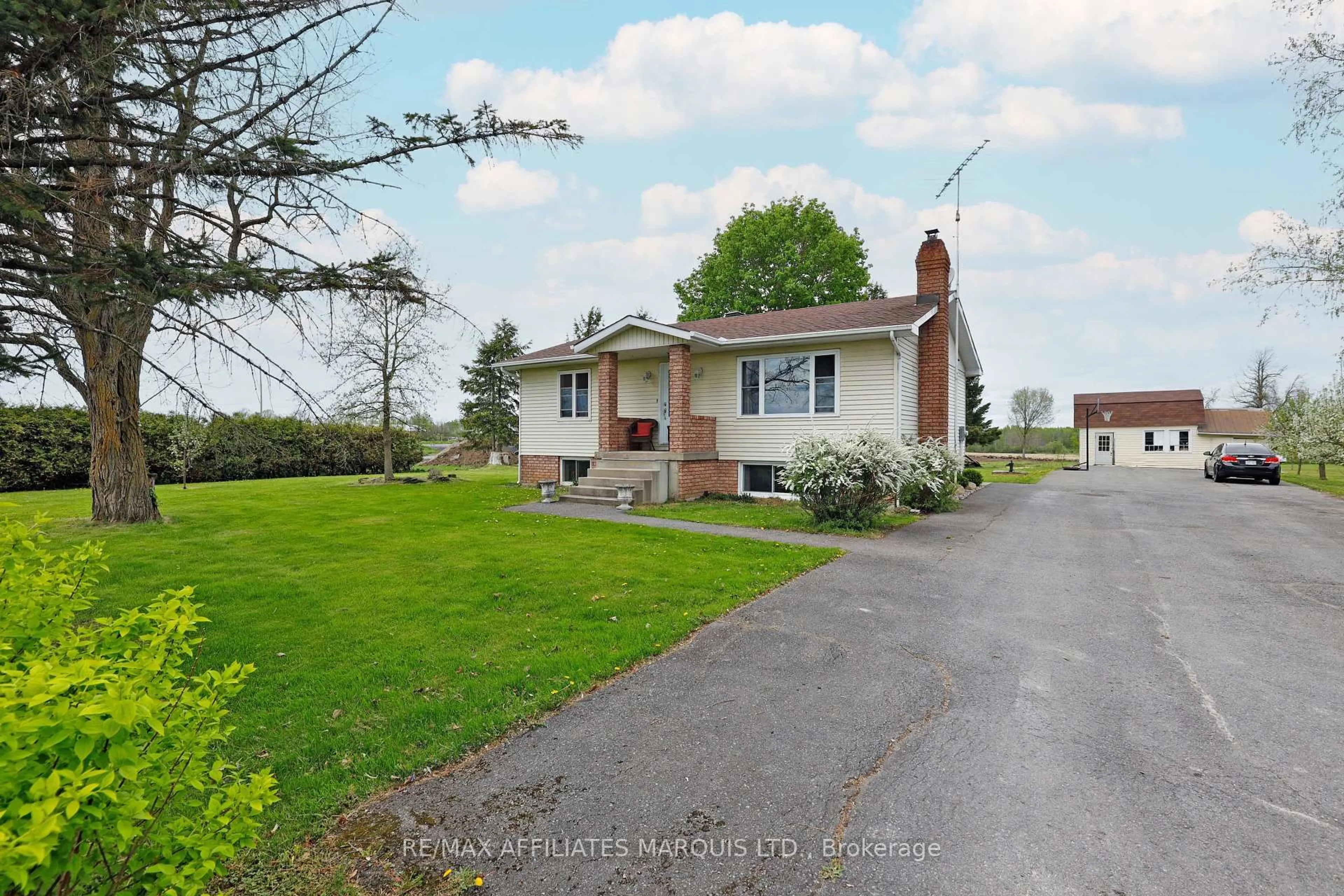 A pic from outside/outdoor area/front of a property/back of a property/a pic from drone, street for 16017 Losey Rd, South Stormont Ontario K0C 1P0