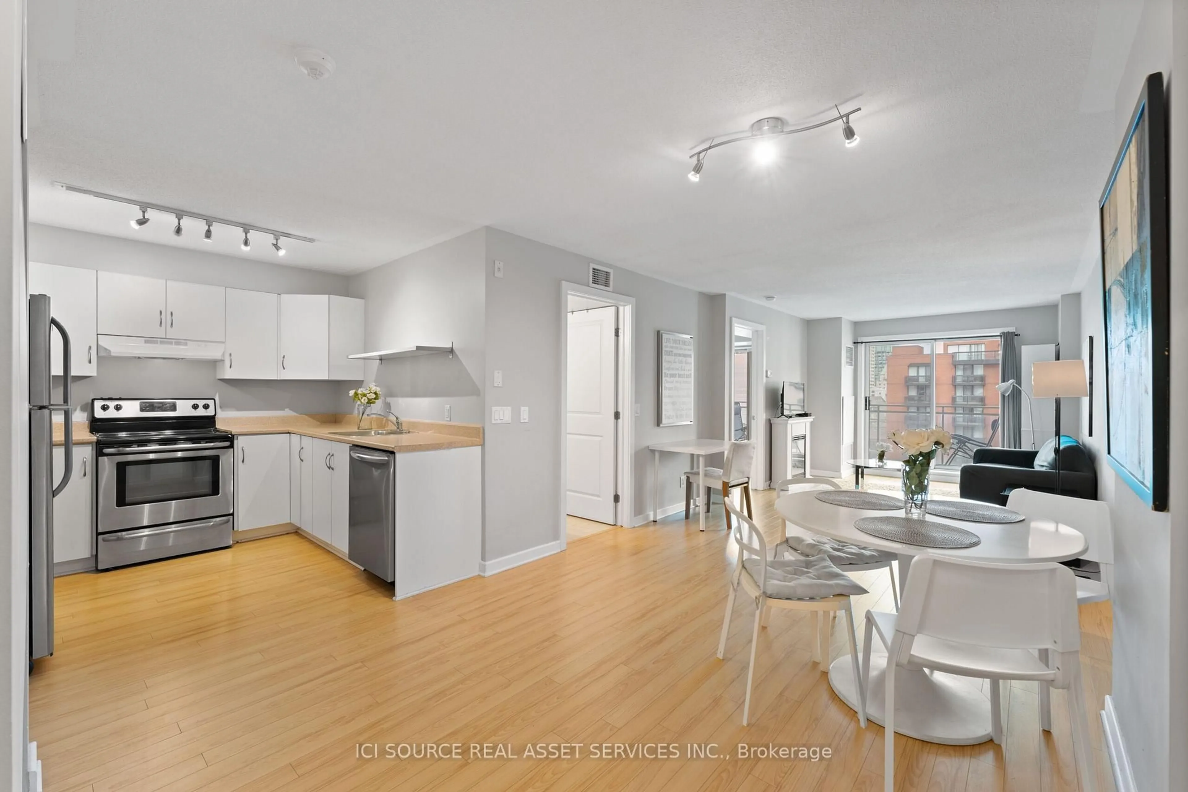 Open concept kitchen, unknown for 138 Somerset St #812, Ottawa Ontario K2P 0A3