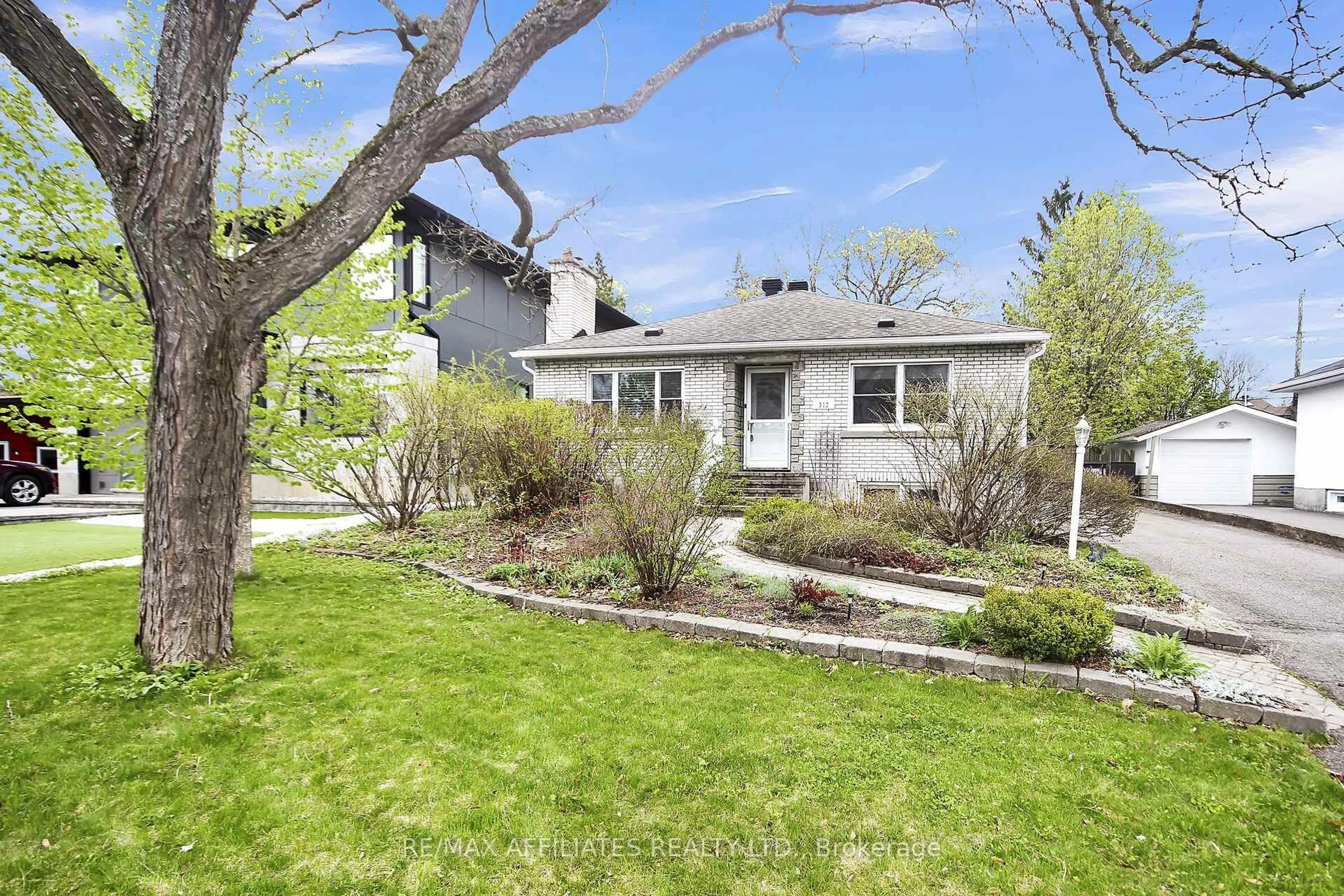 Unknown for 312 Mountbatten Ave, Ottawa Ontario K1H 5W3