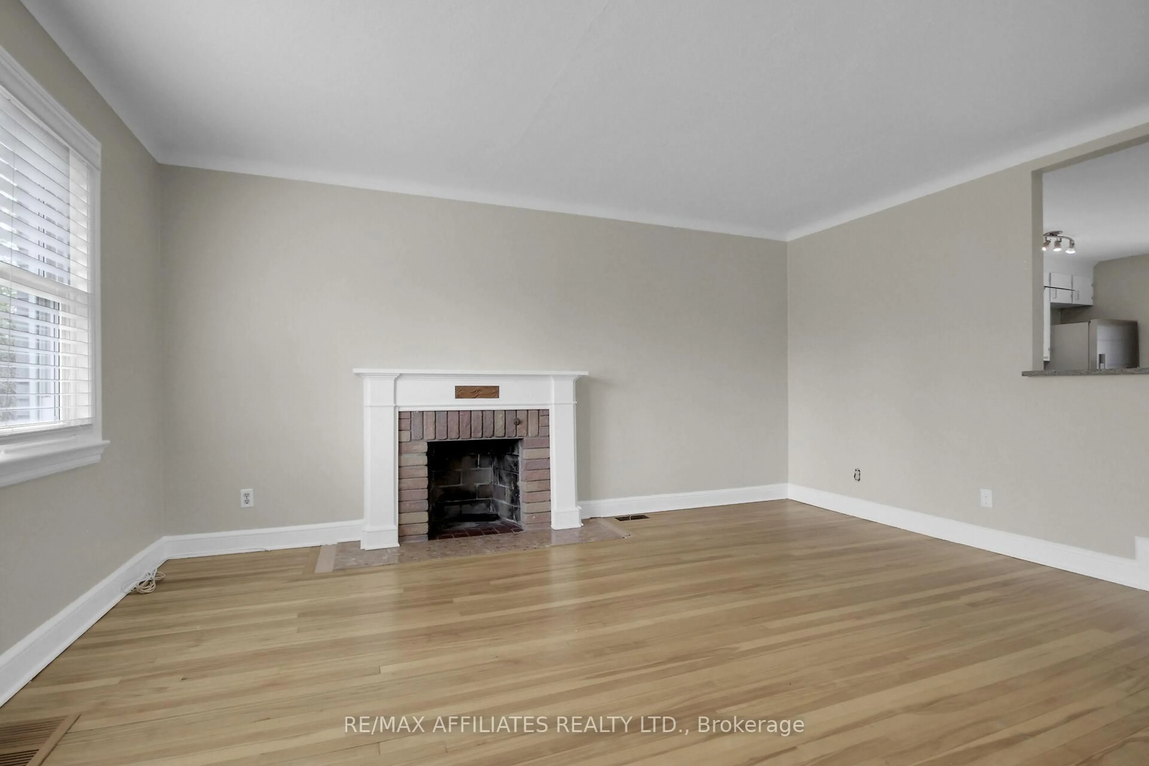 A pic of a room for 312 Mountbatten Ave, Ottawa Ontario K1H 5W3