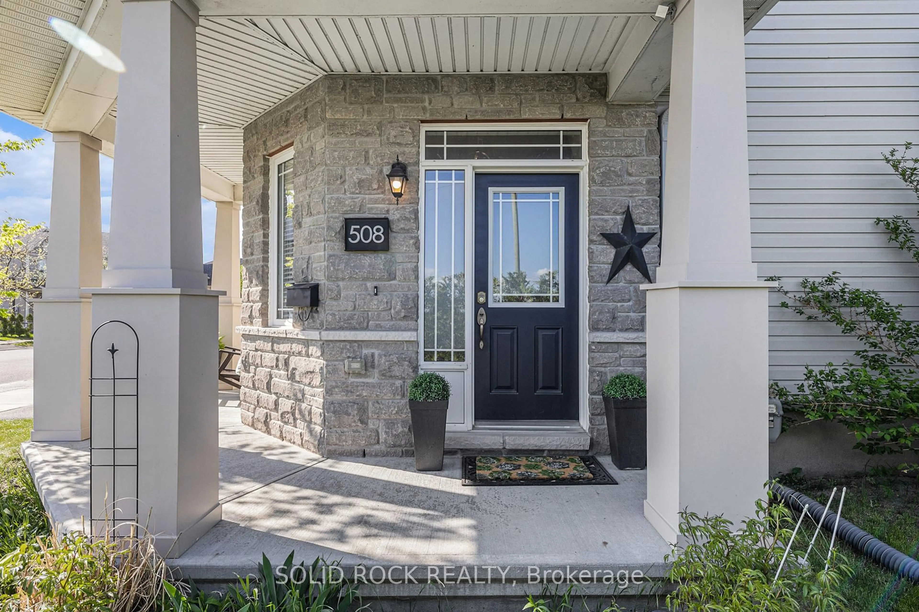 Indoor entryway for 508 Acceptance Pl, Ottawa Ontario K2M 2T6