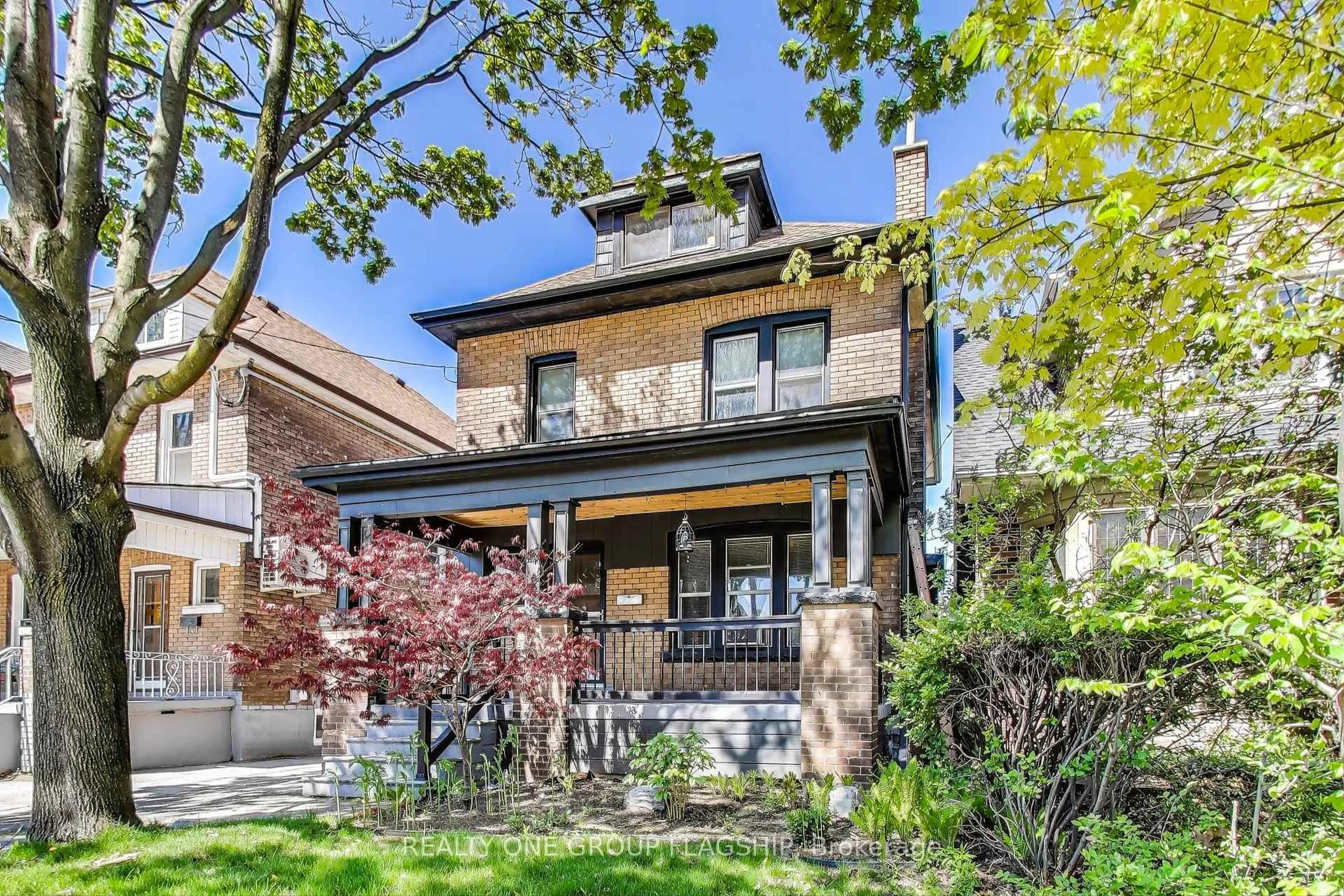 Home with brick exterior material, street for 23 Rosslyn Ave, Hamilton Ontario L8L 7P1