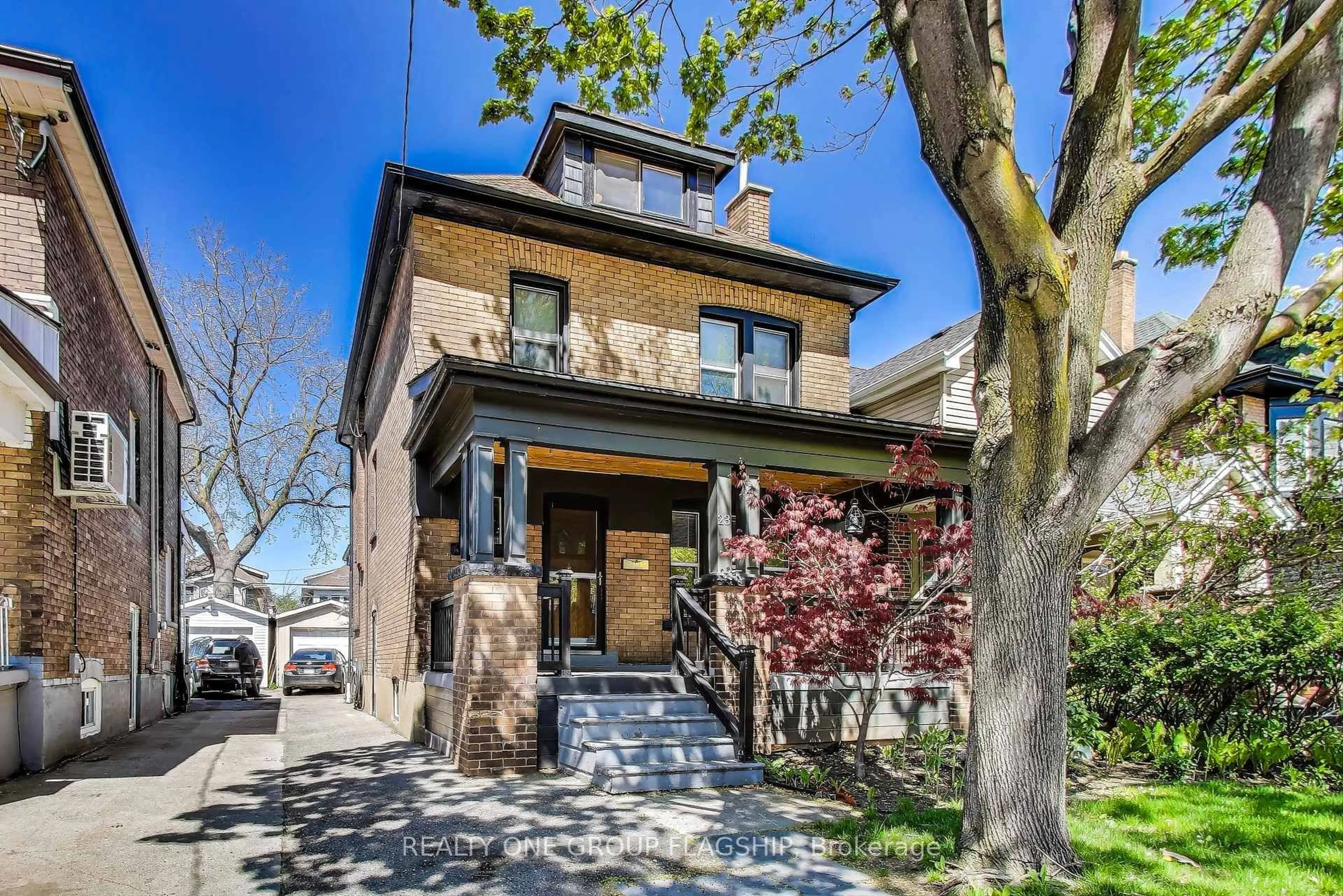 Home with brick exterior material, street for 23 Rosslyn Ave, Hamilton Ontario L8L 7P1