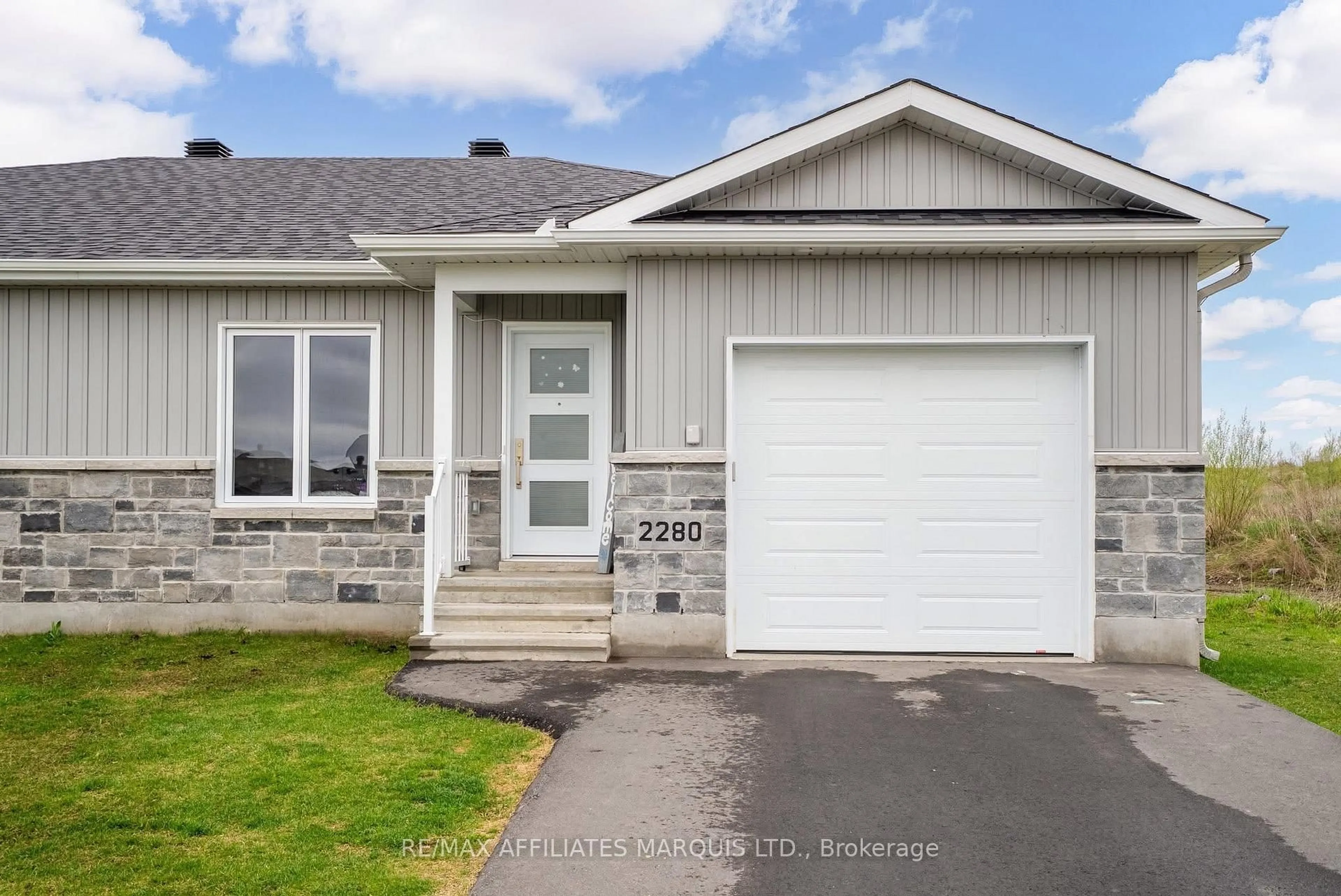 Home with vinyl exterior material, street for 2280 Crewson Crt, Cornwall Ontario K6H 0H9