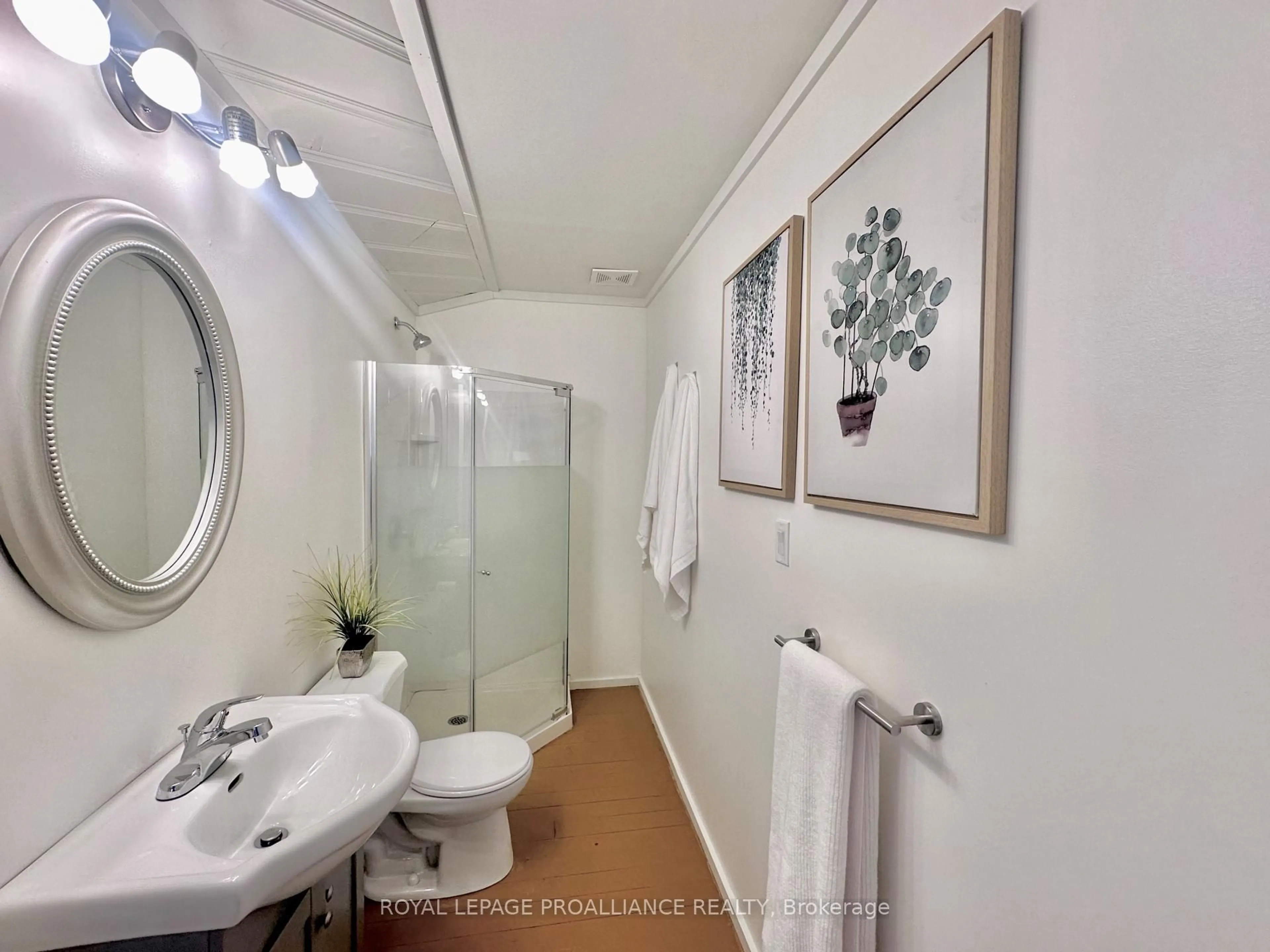 Standard bathroom, ceramic/tile floor for 32 Quinte View Rd, Bath Ontario K0H 1G0