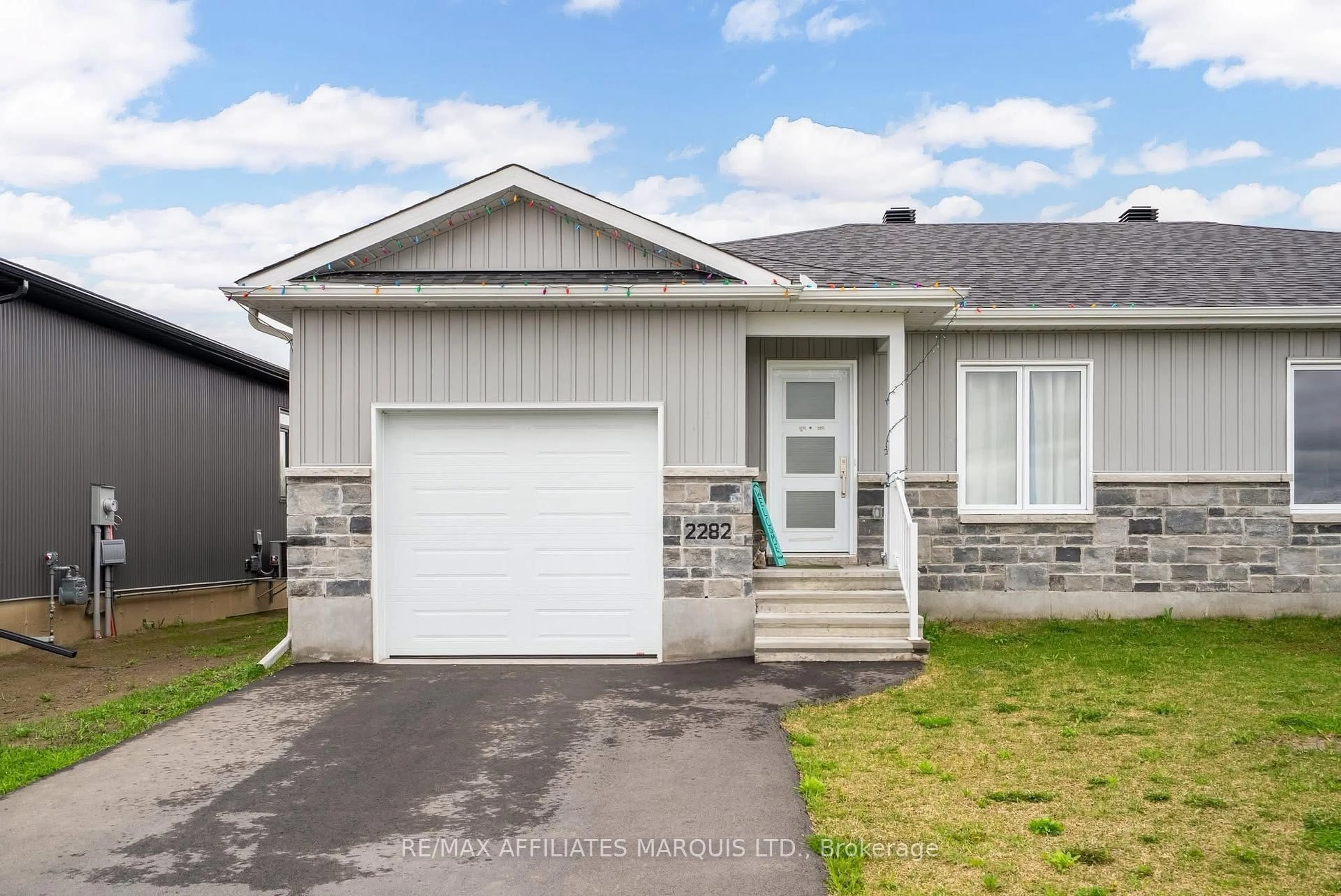 Home with vinyl exterior material, street for 2282 Crewson Crt, Cornwall Ontario K6H 0H9