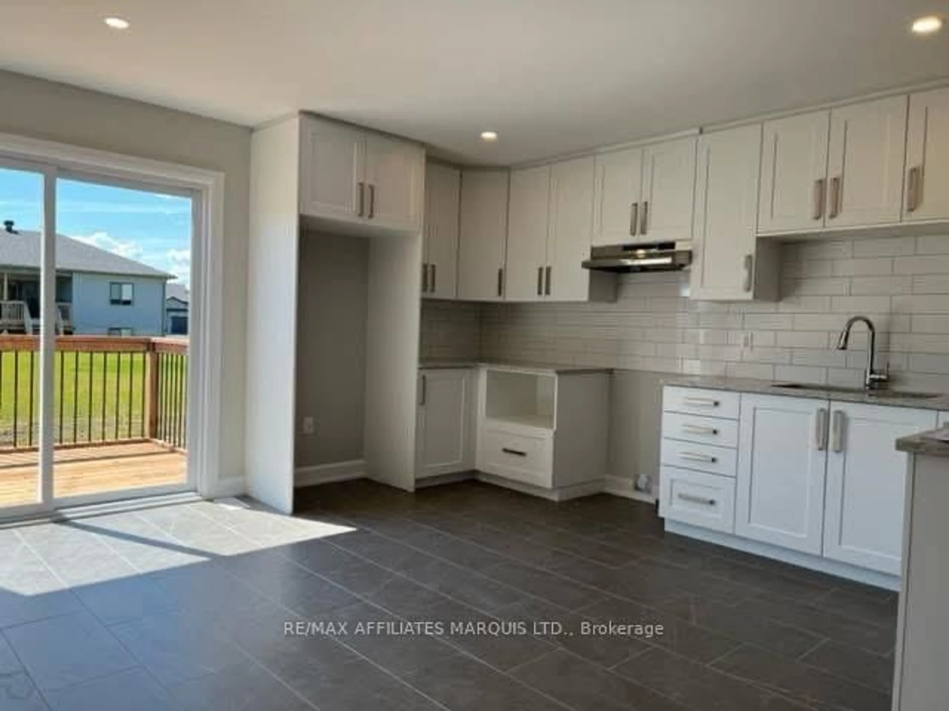 Open concept kitchen, unknown for 2282 Crewson Crt, Cornwall Ontario K6H 0H9