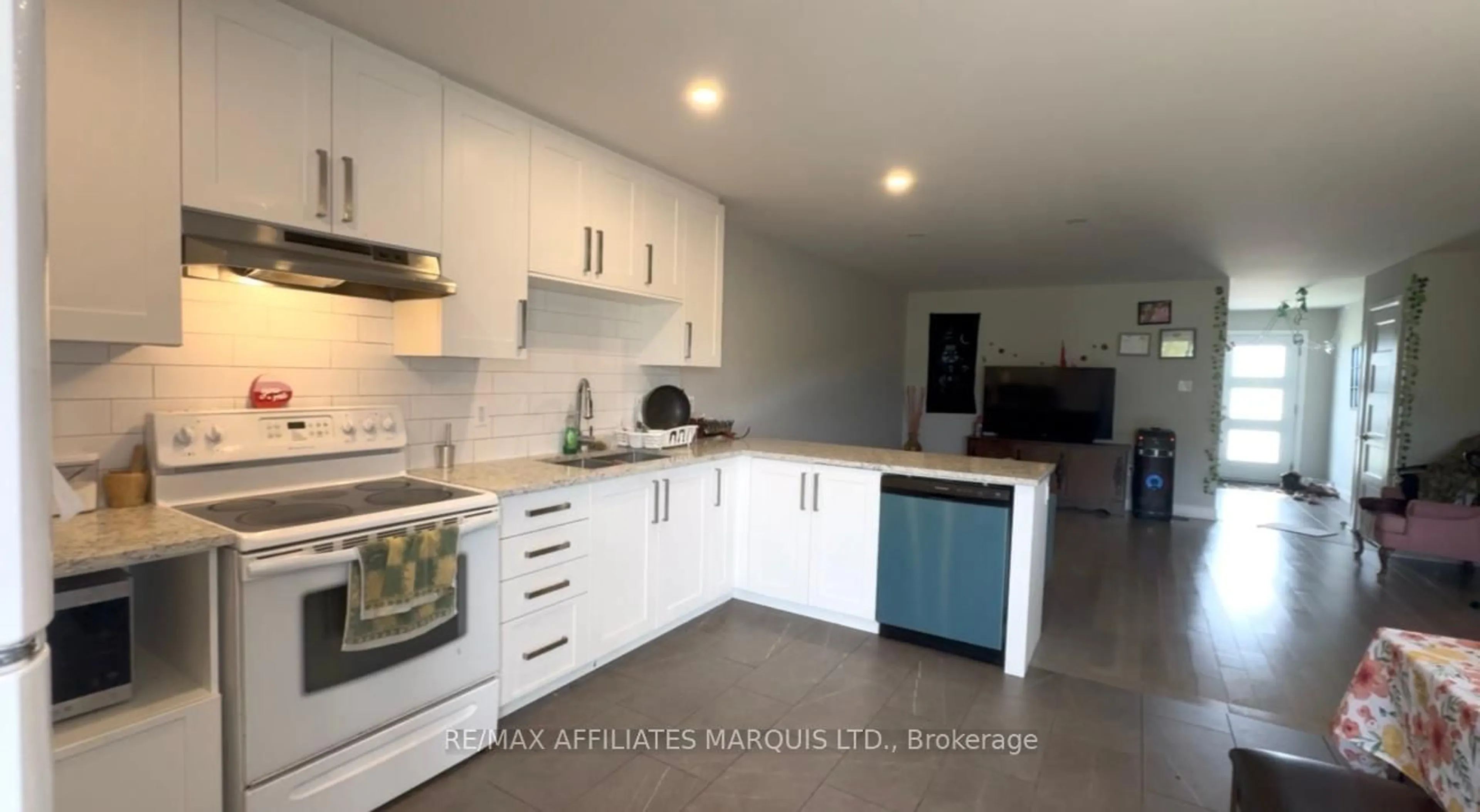 Open concept kitchen, unknown for 2282 Crewson Crt, Cornwall Ontario K6H 0H9