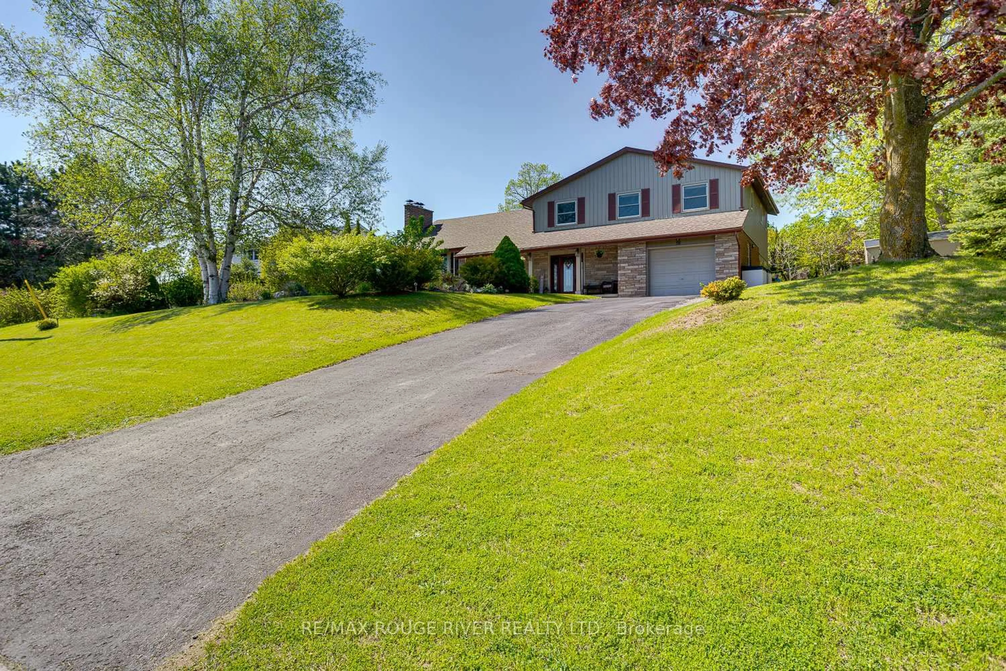 A pic from outside/outdoor area/front of a property/back of a property/a pic from drone, water/lake/river/ocean view for 10 Lakeview Hts, Brighton Ontario K0K 1H0