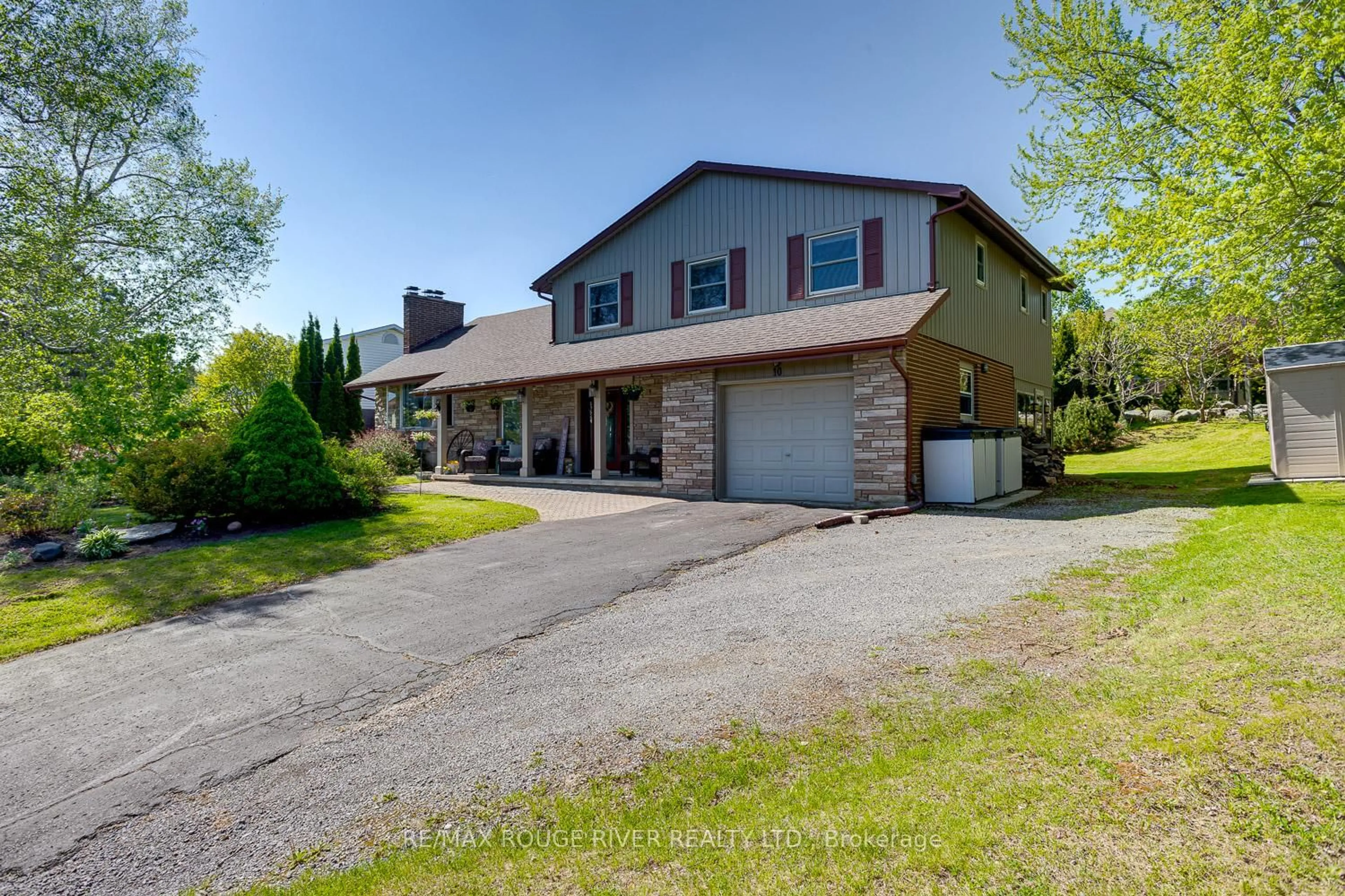 A pic from outside/outdoor area/front of a property/back of a property/a pic from drone, street for 10 Lakeview Hts, Brighton Ontario K0K 1H0