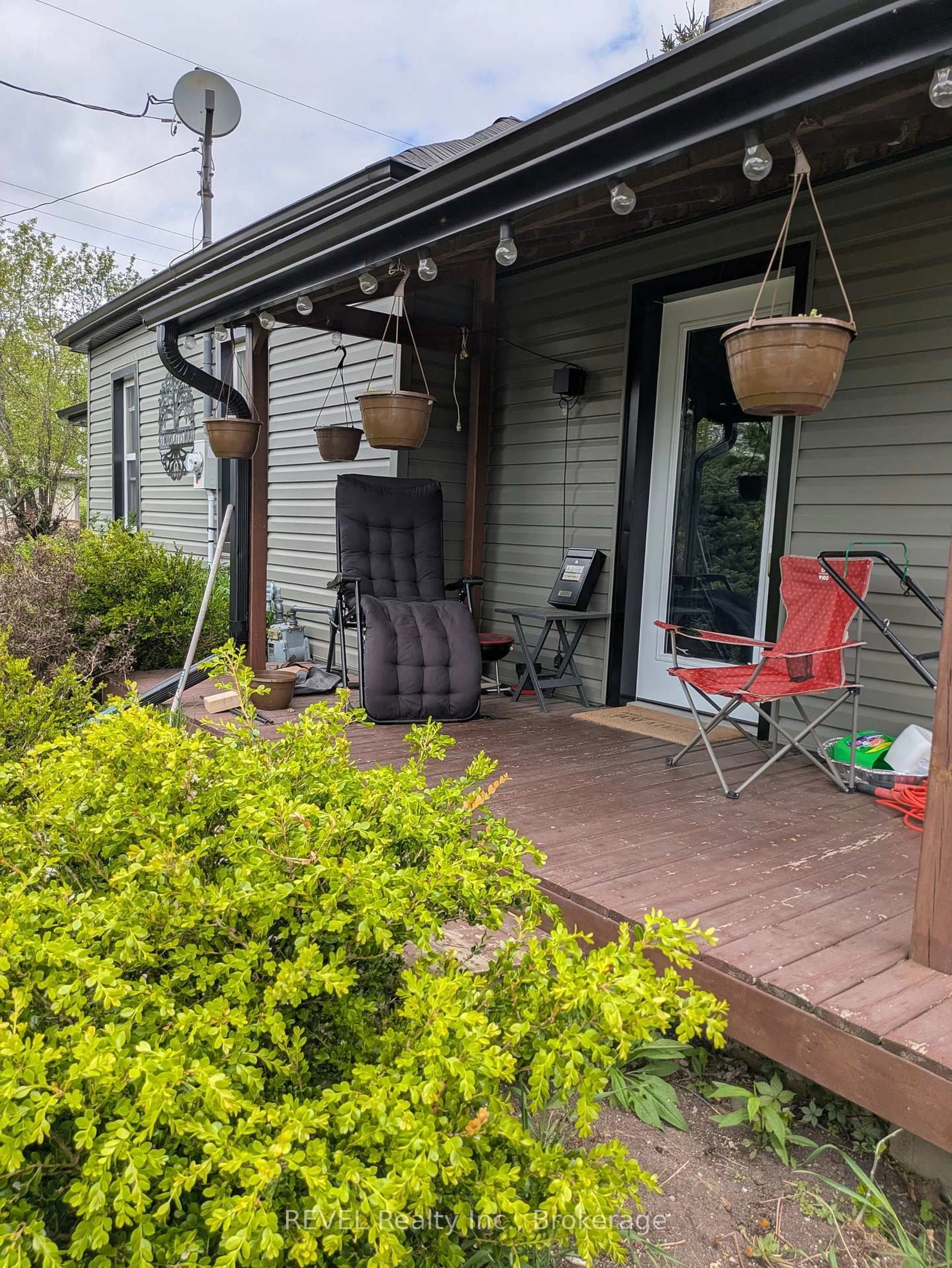 Patio, street for 43 Marlatts Rd, Thorold Ontario L2V 1N5