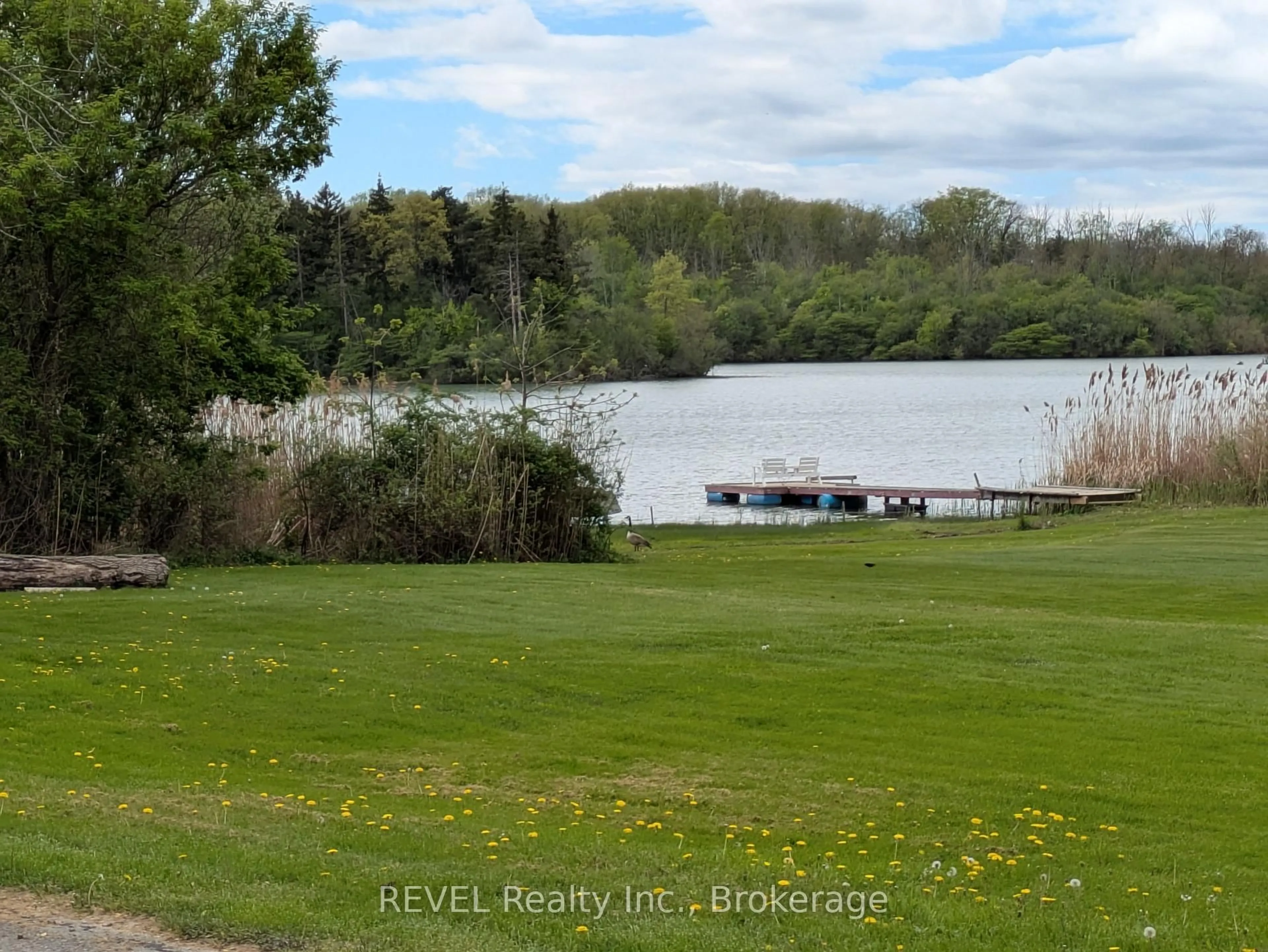 A pic from outside/outdoor area/front of a property/back of a property/a pic from drone, water/lake/river/ocean view for 43 Marlatts Rd, Thorold Ontario L2V 1N5
