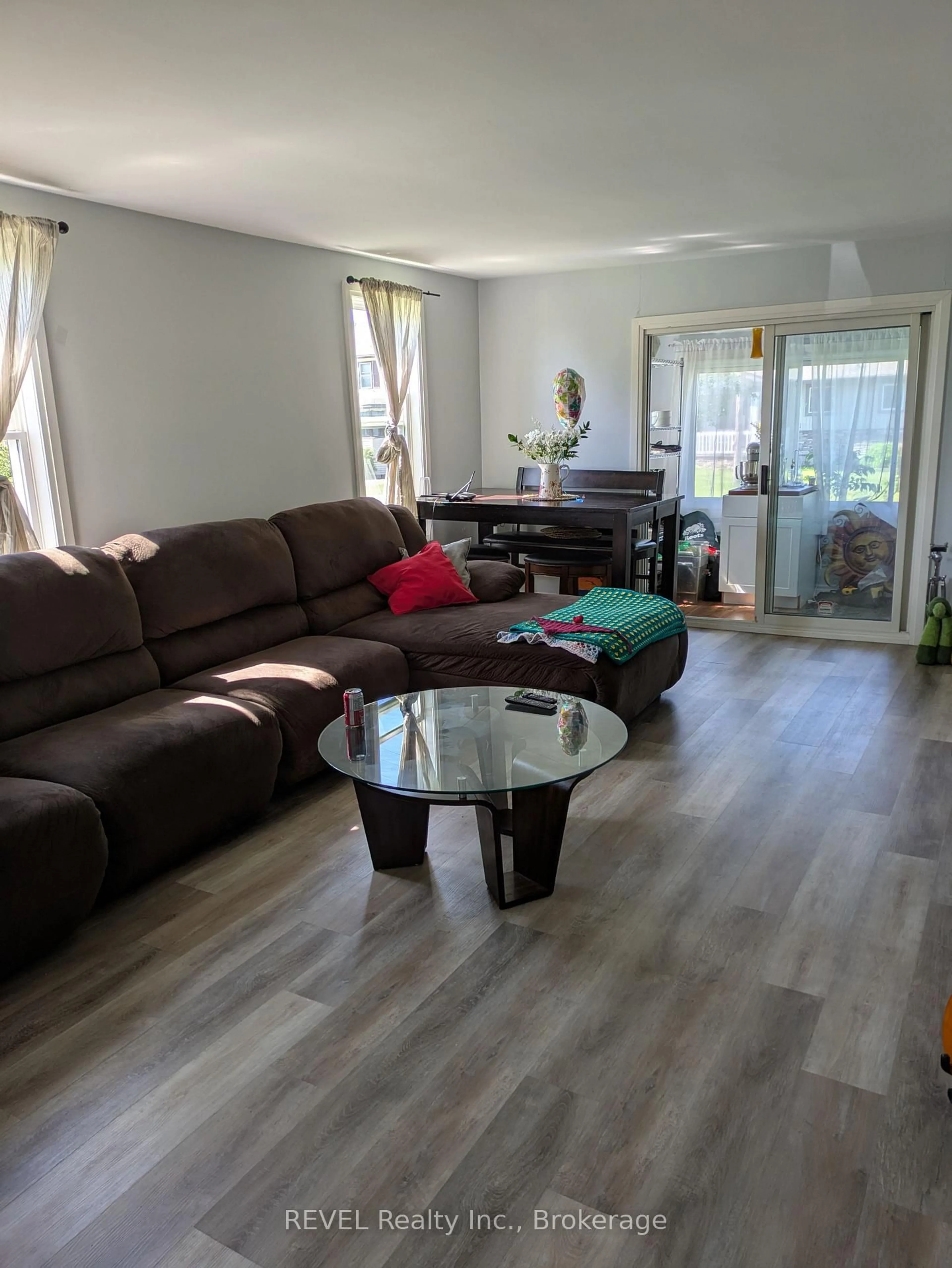Living room with furniture, unknown for 43 Marlatts Rd, Thorold Ontario L2V 1N5