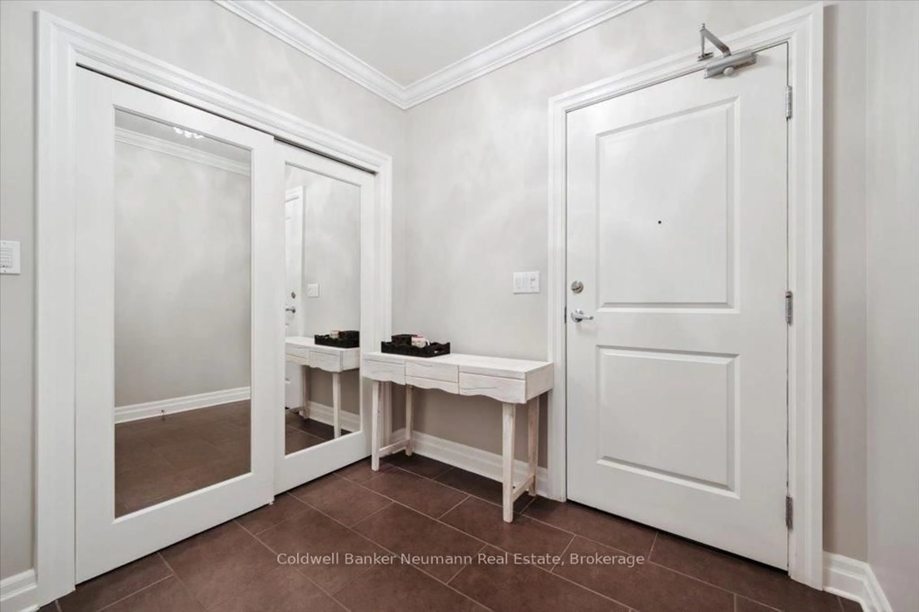 Indoor entryway for 160 Macdonell St #1607, Guelph Ontario N1H 0A9