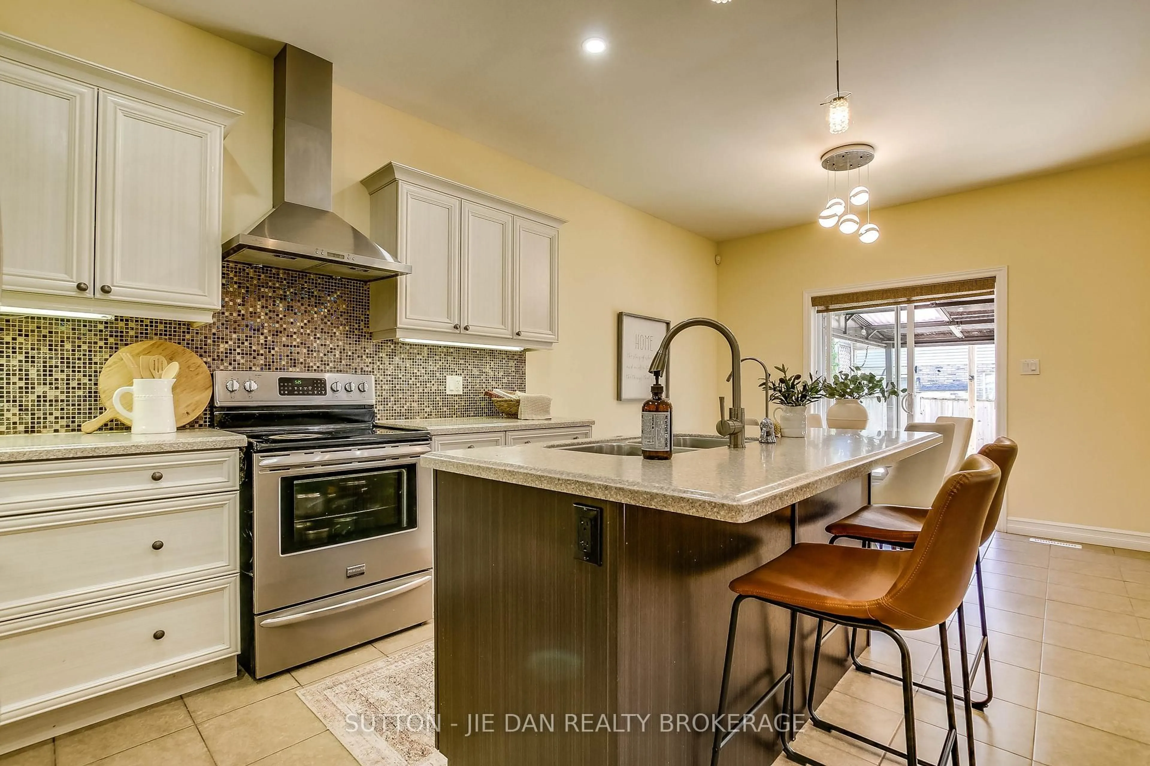 Open concept kitchen, ceramic/tile floor for 1260 LAWSON Rd, London North Ontario N6G 5K9