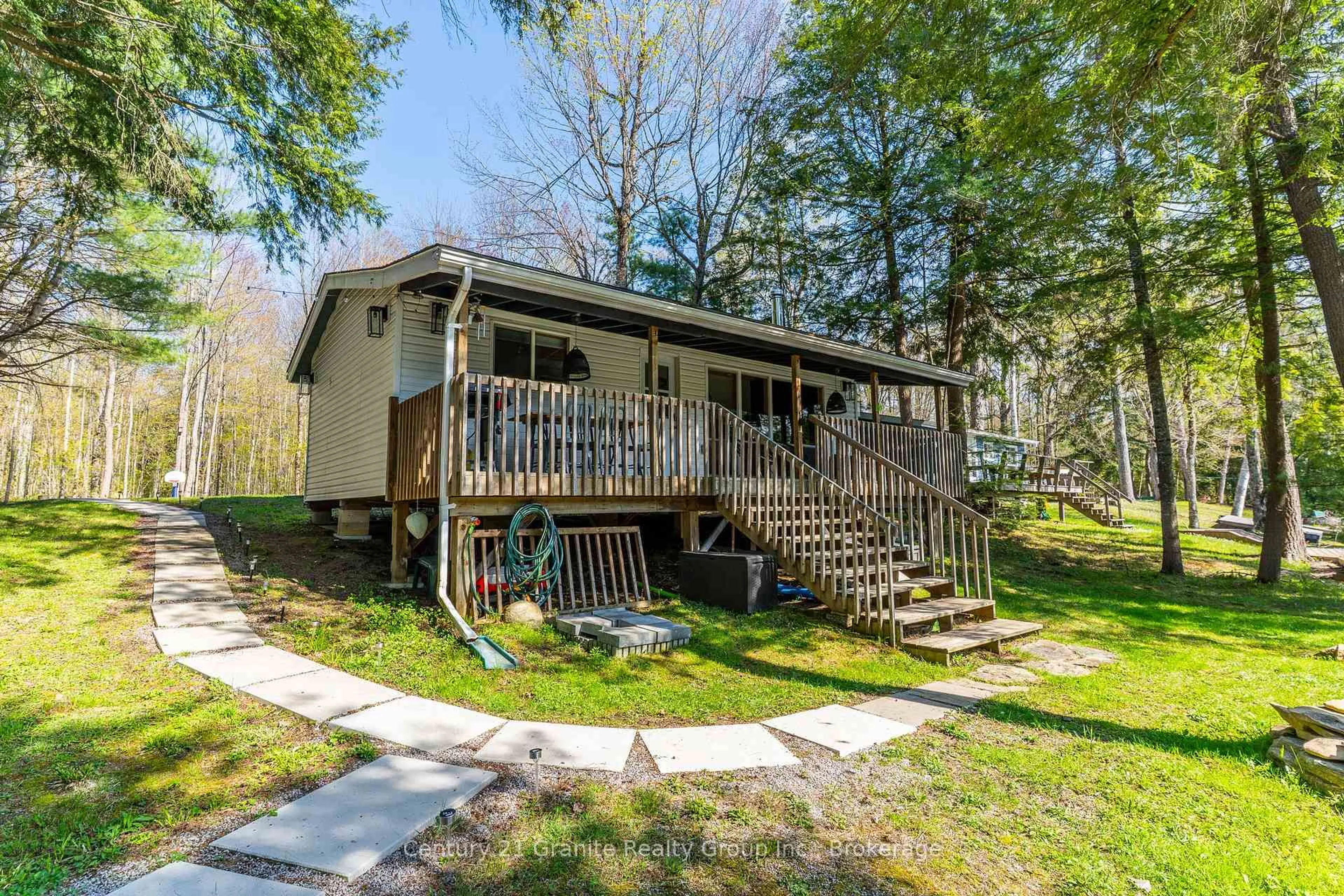 Patio, unknown for 1954 South Beaver Lake Lane, Minden Hills Ontario K0M 2K0