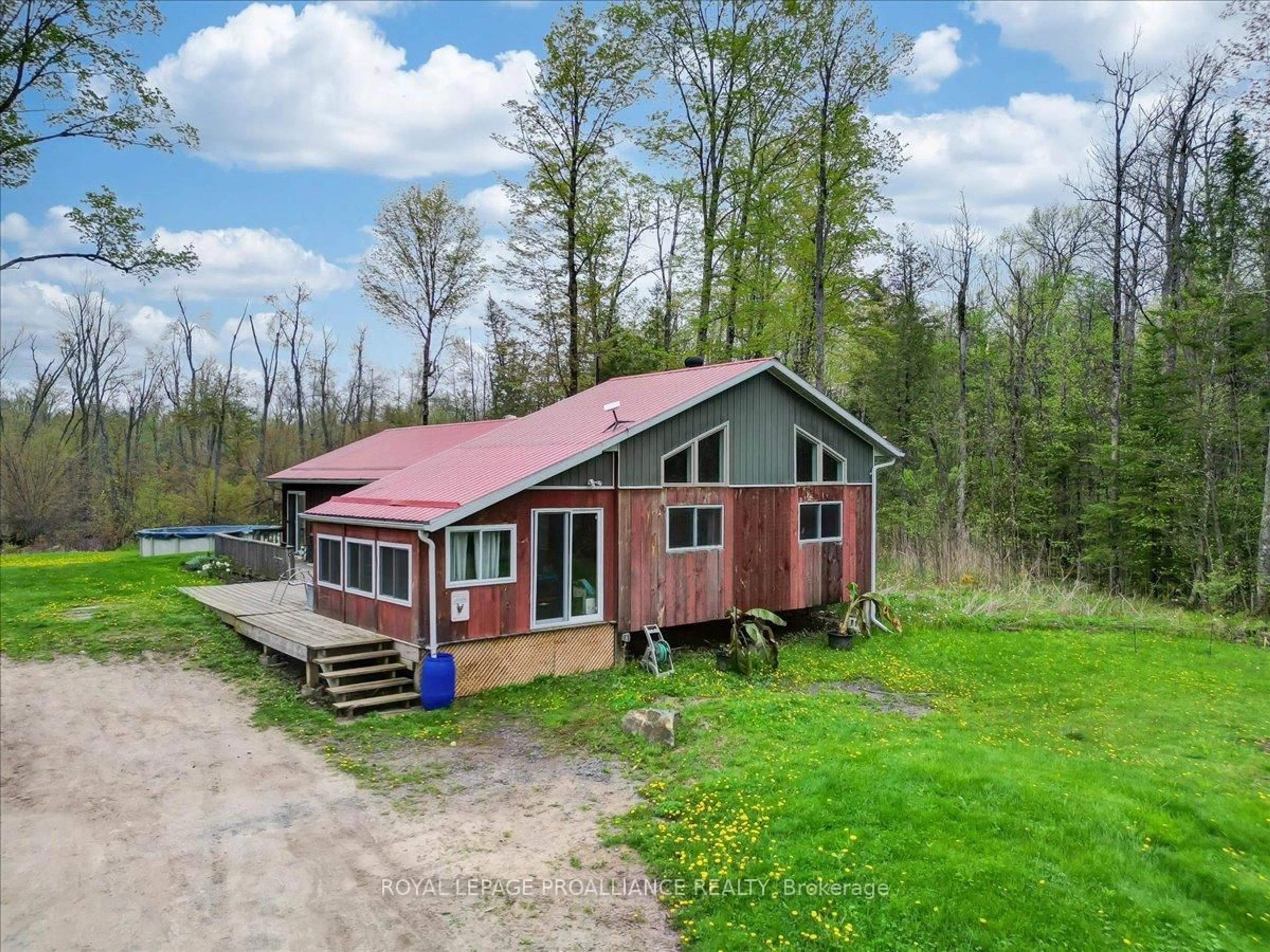 A pic from outside/outdoor area/front of a property/back of a property/a pic from drone, building for 1612 Shanick Rd, Limoges Ontario K0K 2M0